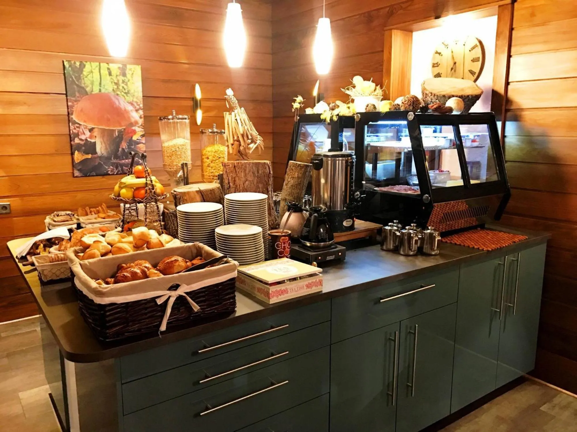 Buffet breakfast in Logis Hôtel-Restaurant Aux Trois Roses