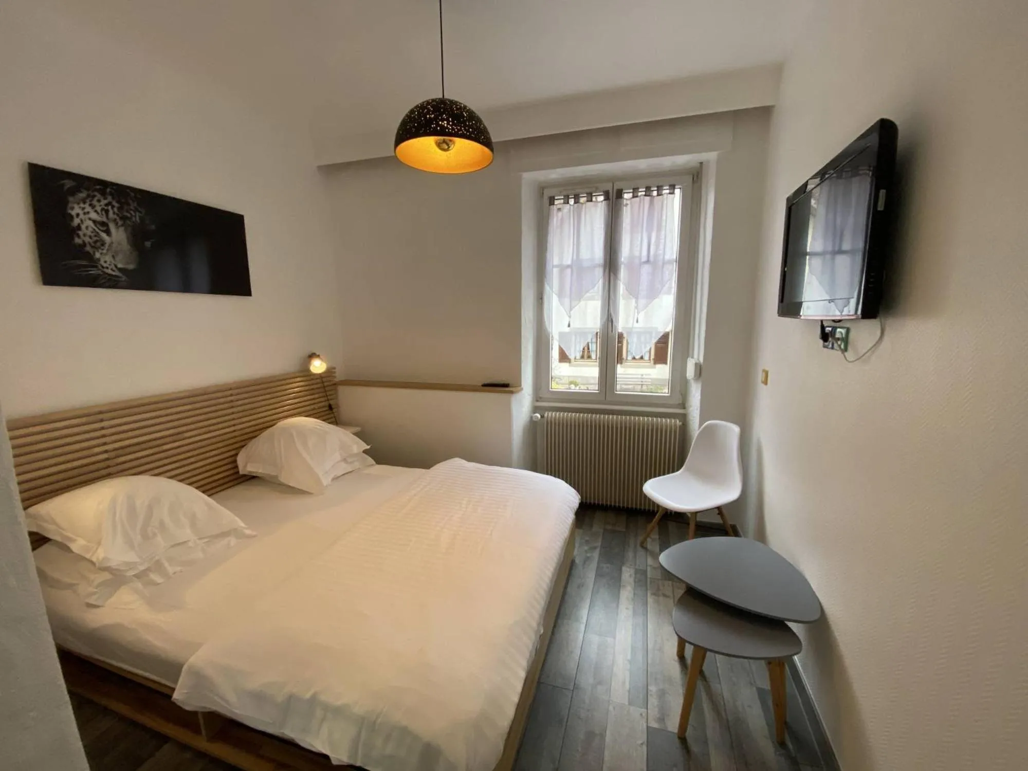 Bedroom, Bed in Logis Hôtel-Restaurant Aux Trois Roses