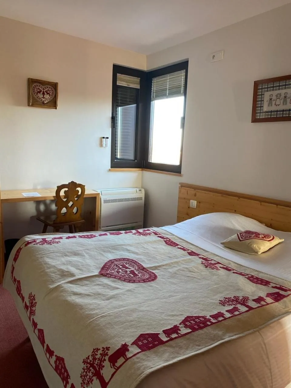 Bedroom, Bed in Le Rosenmeer - Hotel Restaurant, au coeur de la route des vins d'Alsace