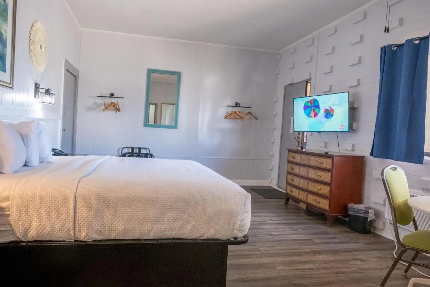 Bed in Outer Banks Motor Lodge