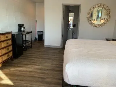 Bed in Outer Banks Motor Lodge