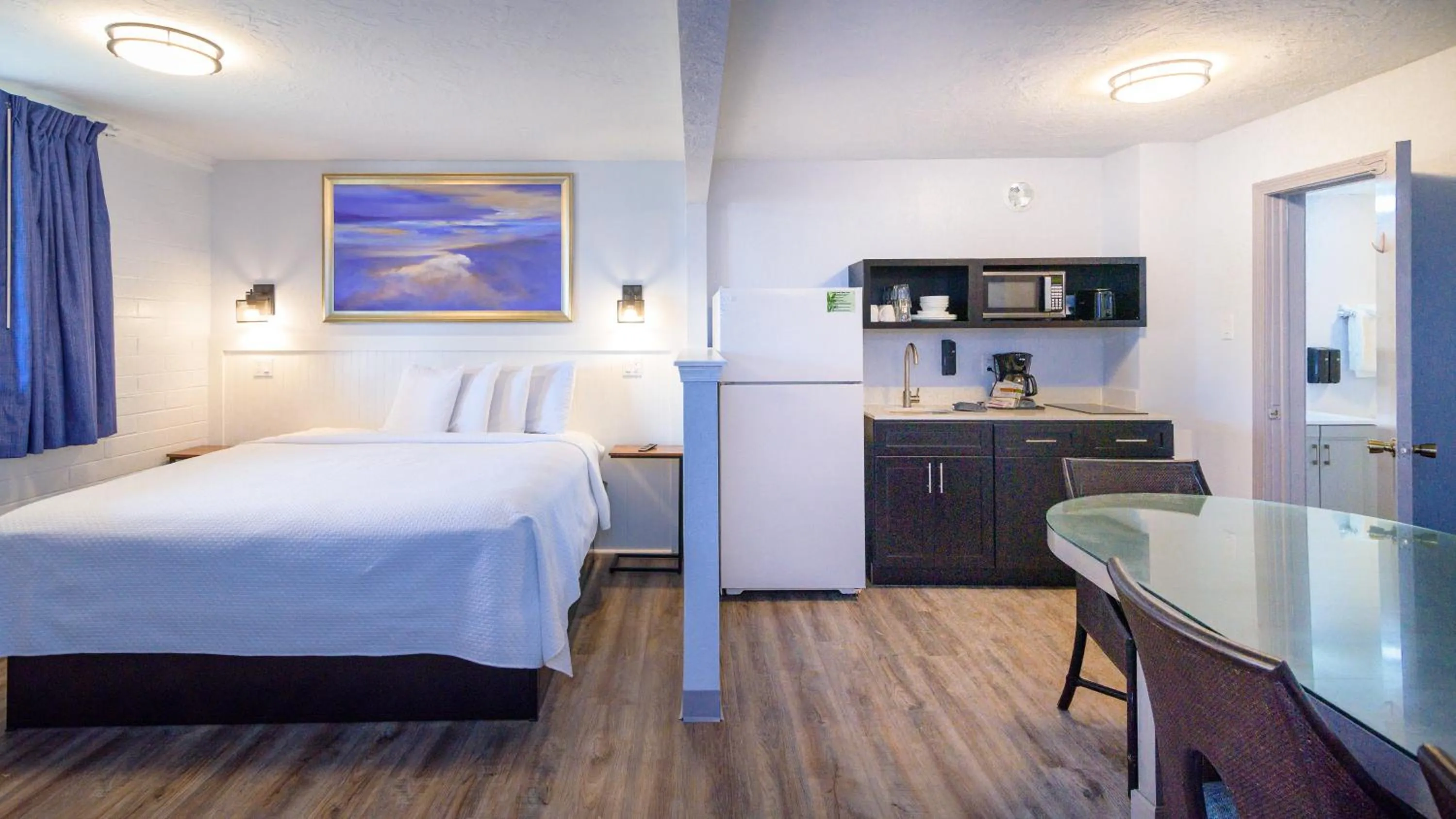 Bed in Outer Banks Motor Lodge