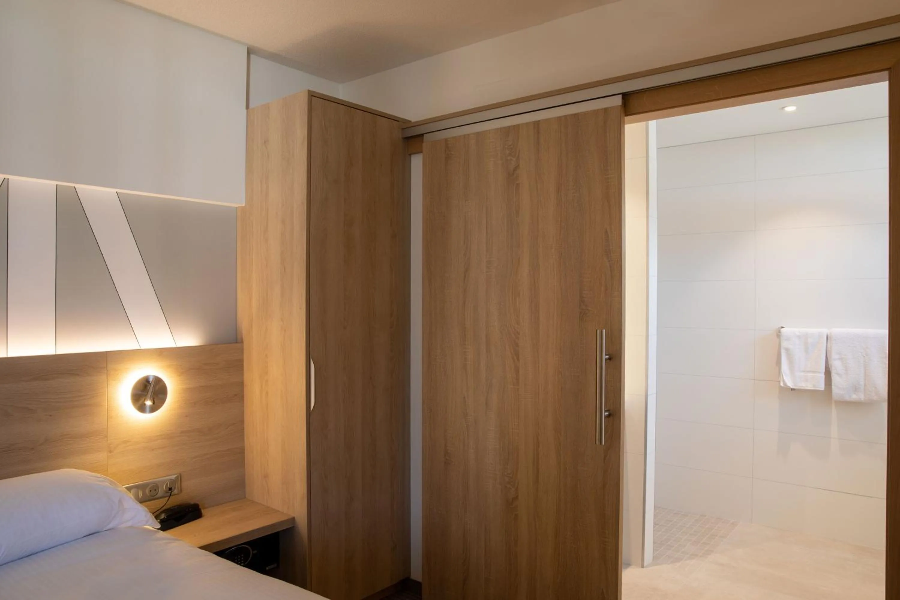 Photo of the whole room, Bed in Hôtel Restaurant Au Boeuf