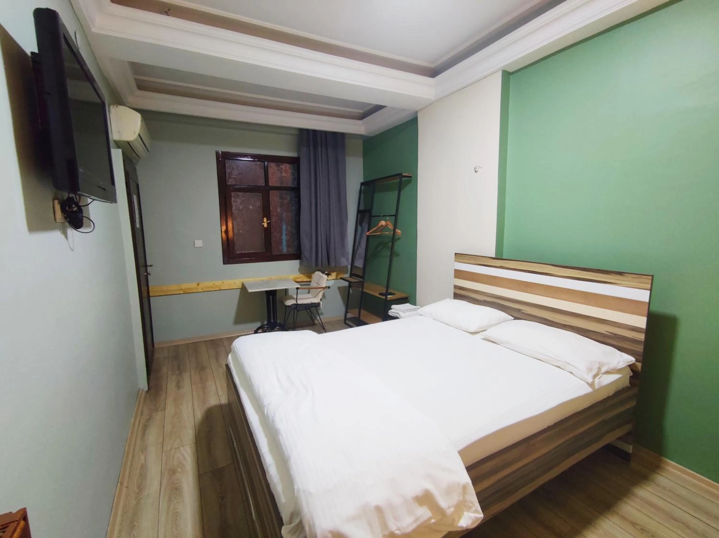 Bedroom, Bed in YOLO Hostel
