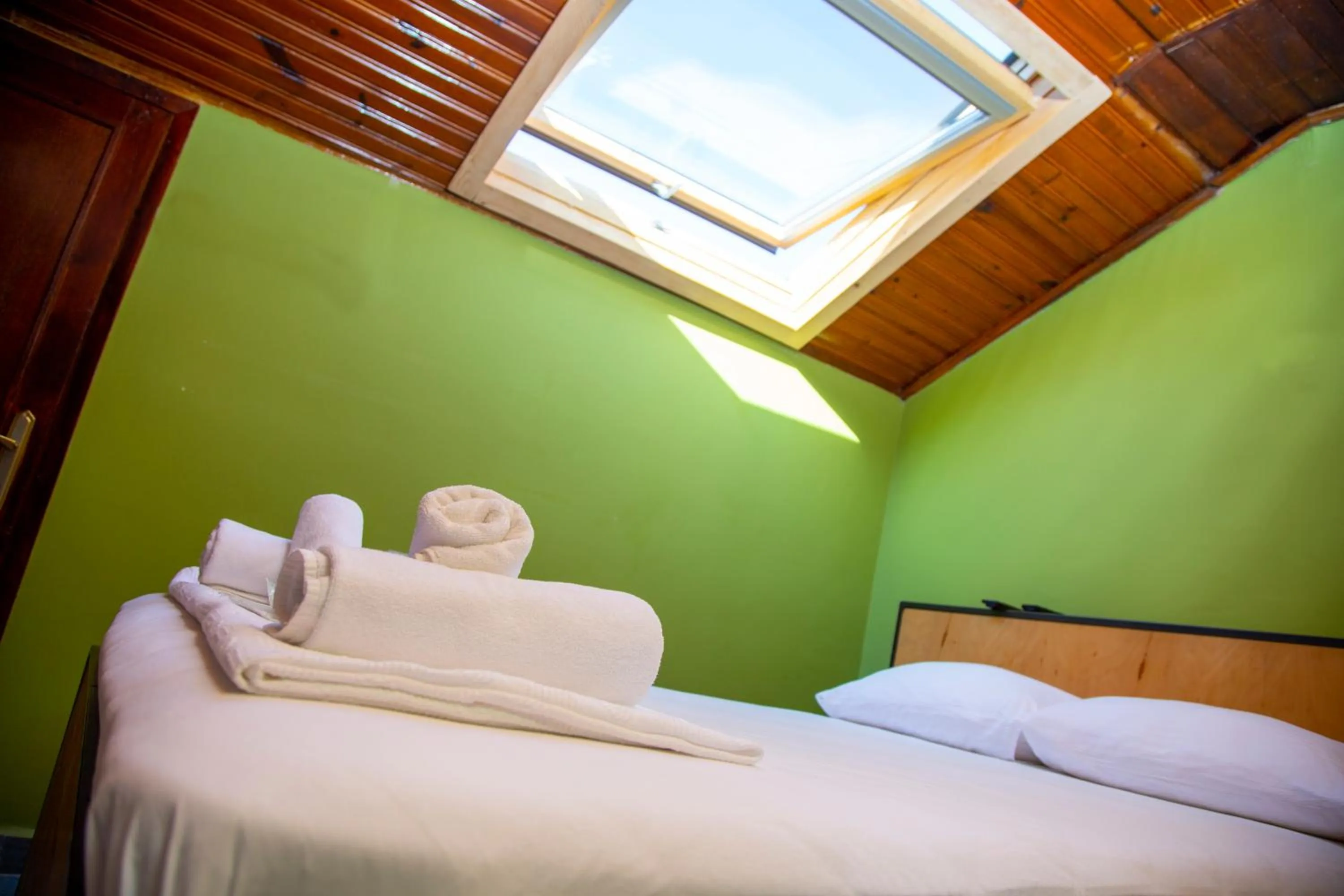 Bedroom, Bed in YOLO Hostel