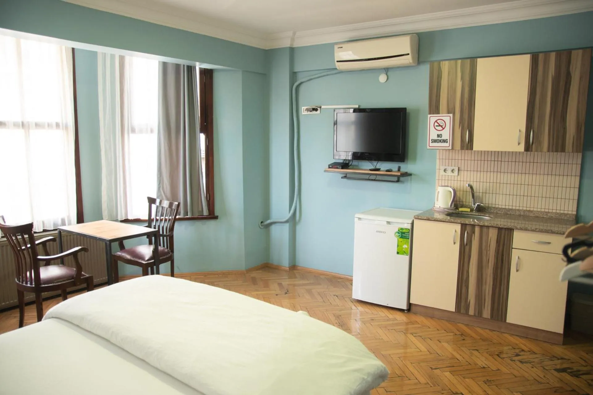 Bedroom, Bed in YOLO Hostel