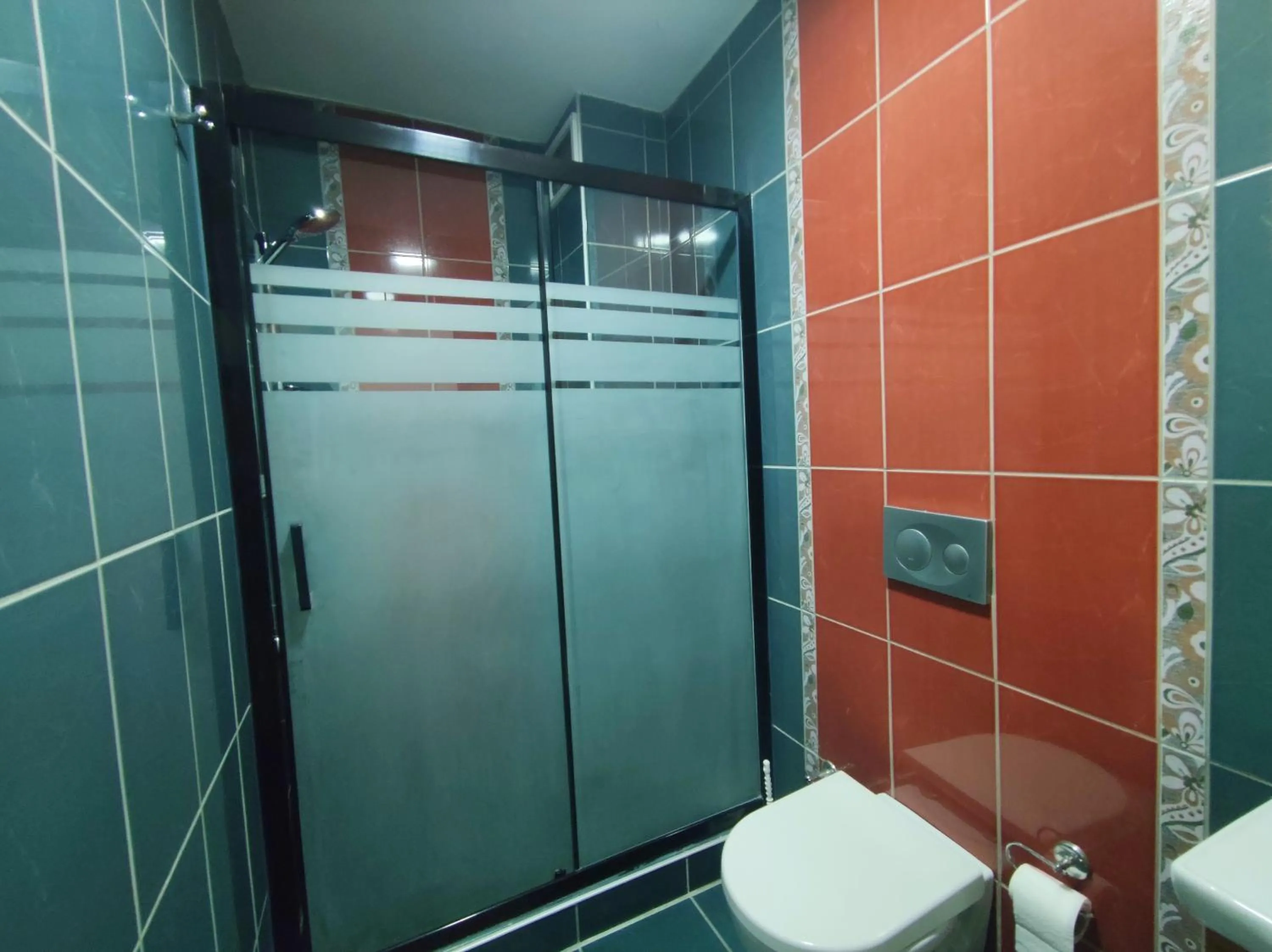 Bathroom in YOLO Hostel