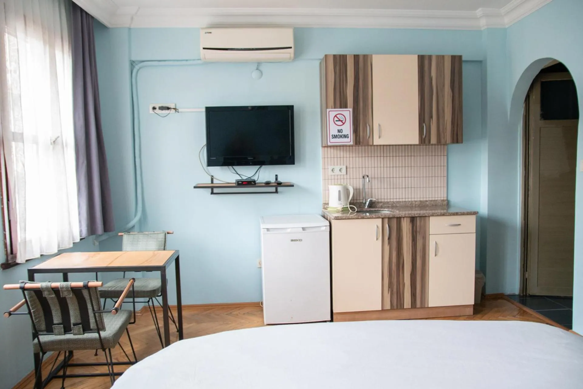 Bedroom, Bed in YOLO Hostel