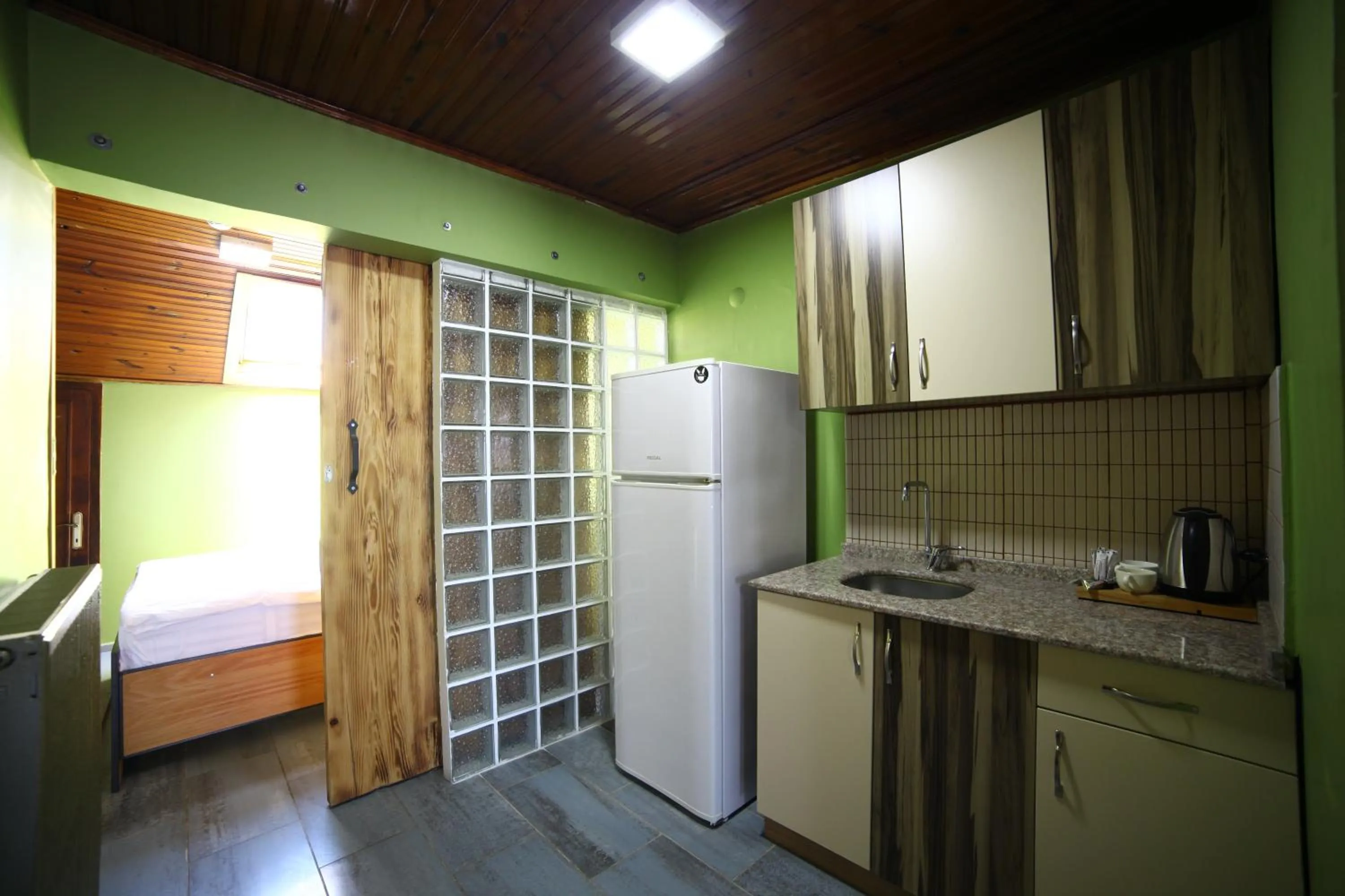 Kitchen or kitchenette in YOLO Hostel