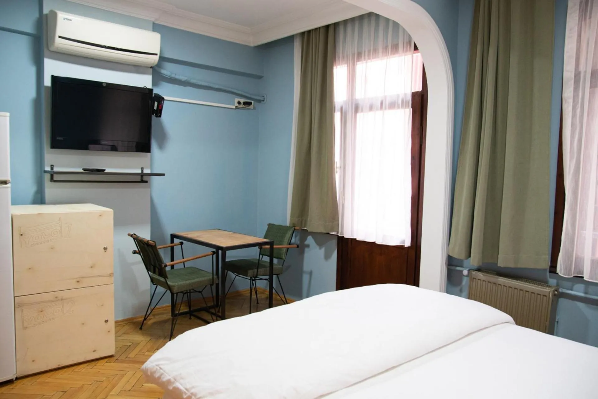 Bedroom, Bed in YOLO Hostel