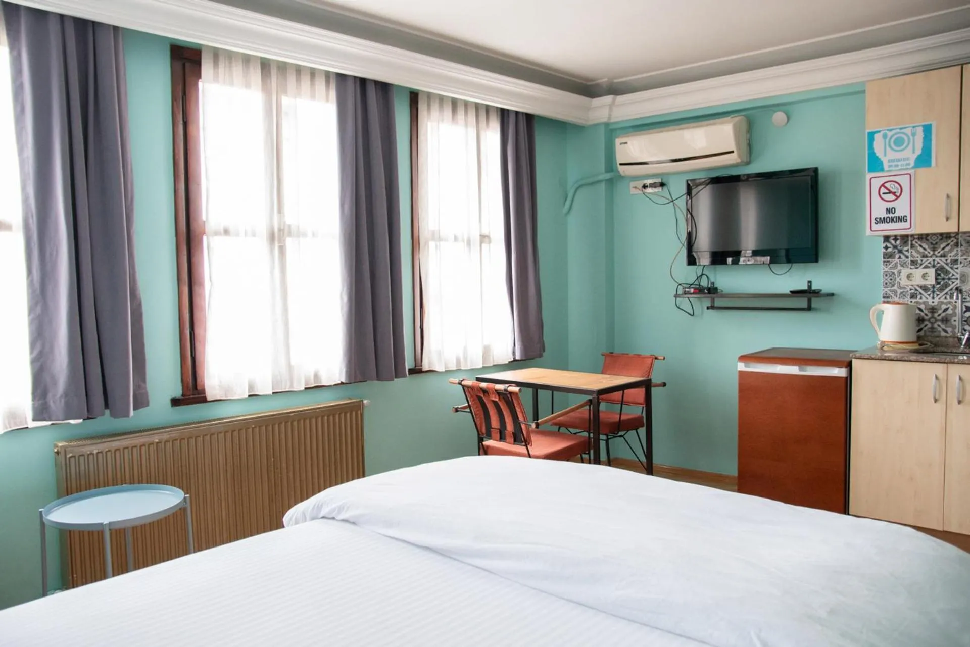 Bedroom, Bed in YOLO Hostel