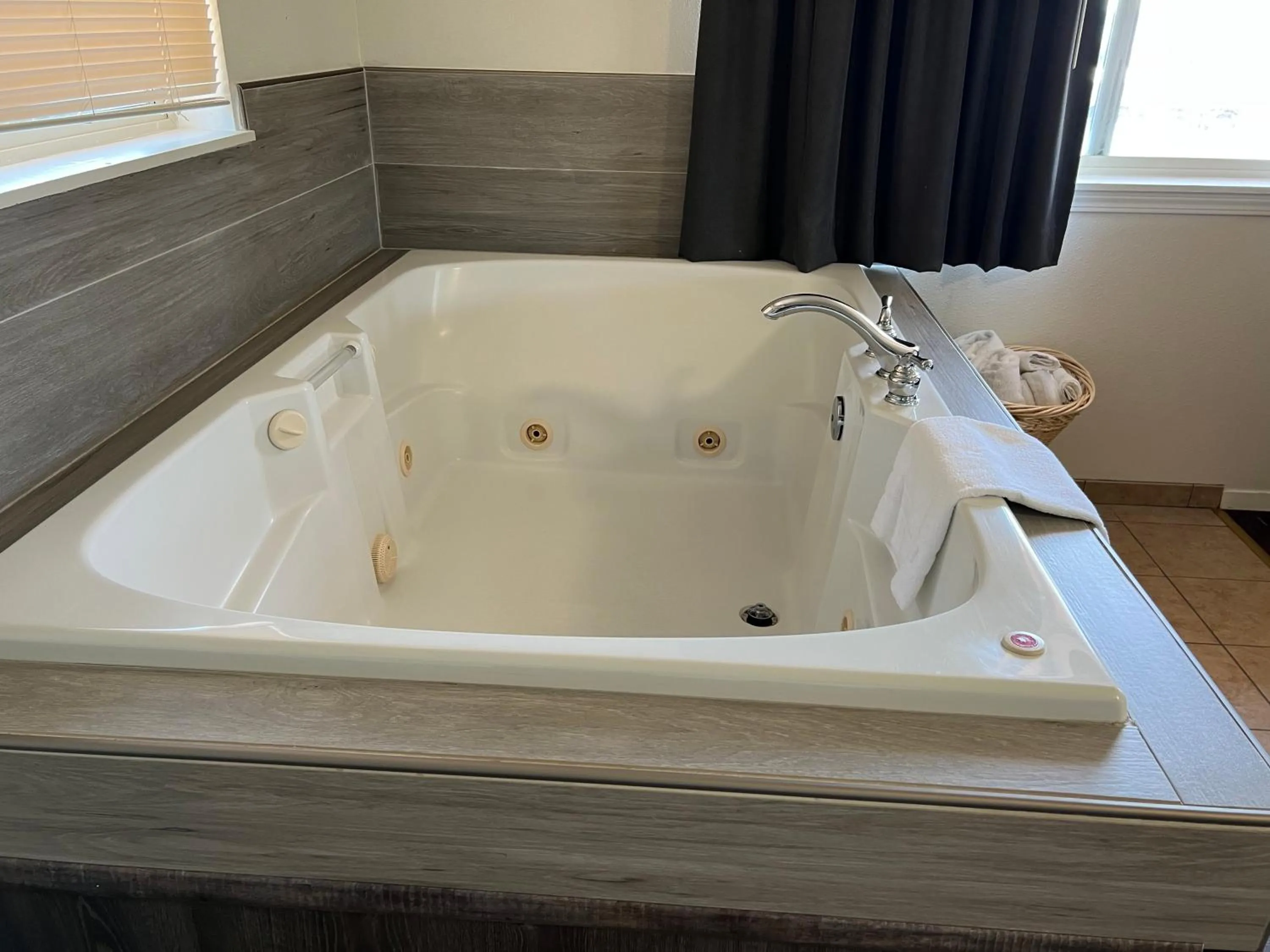 Hot Tub in Port Townsend Inn