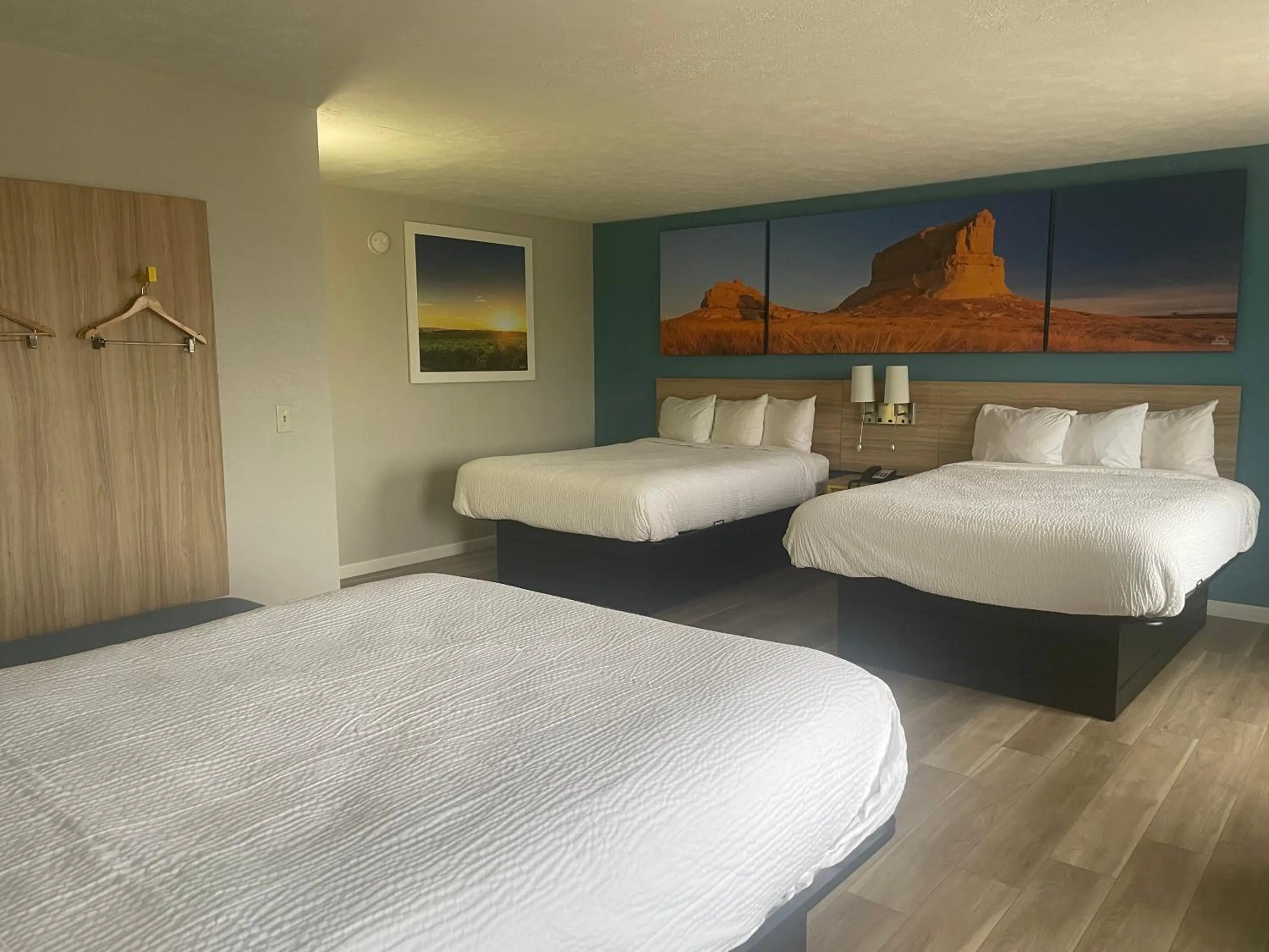 wardrobe, Bed in Days Inn by Wyndham Warrensburg