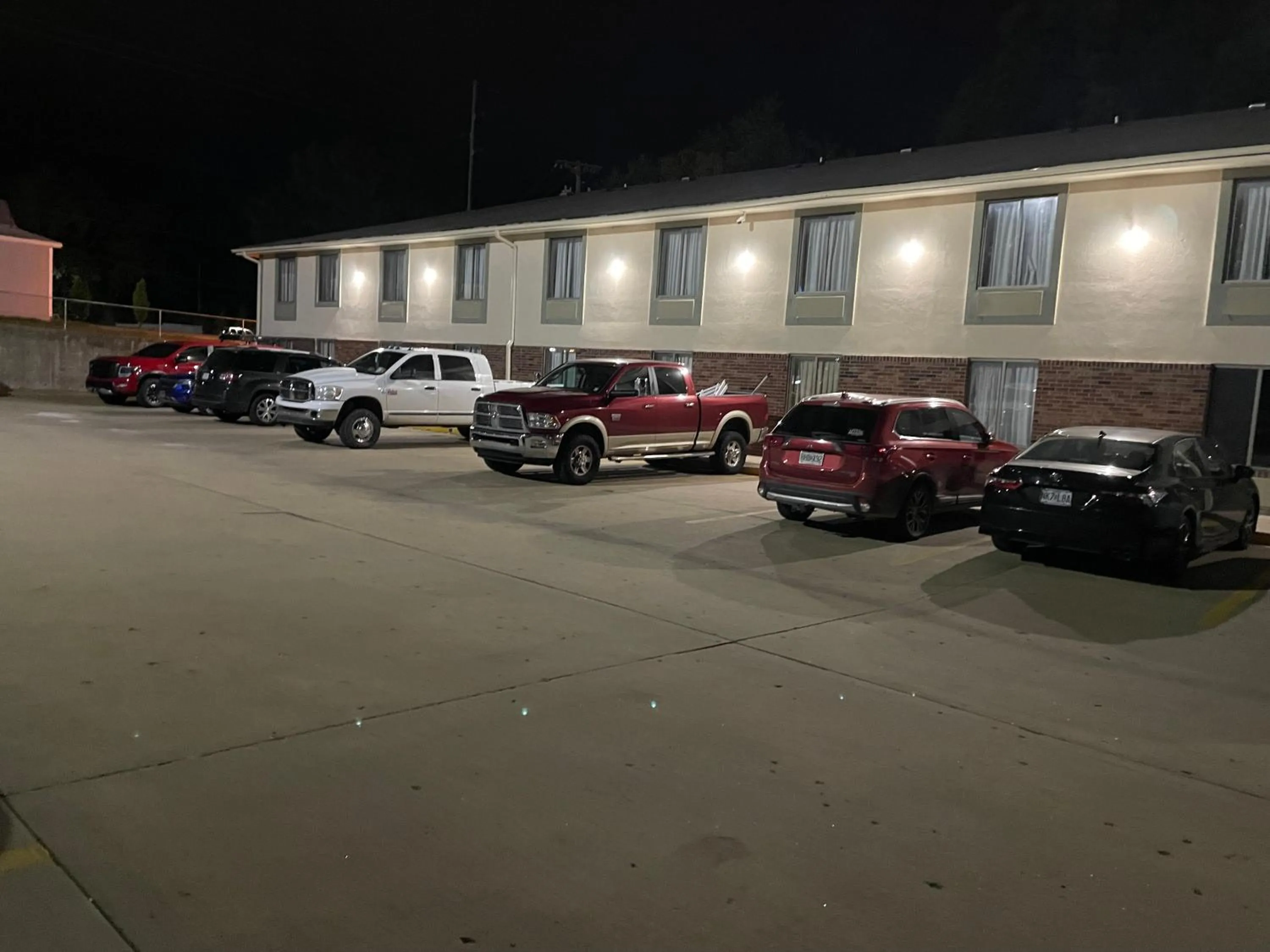 Parking in Days Inn by Wyndham Warrensburg