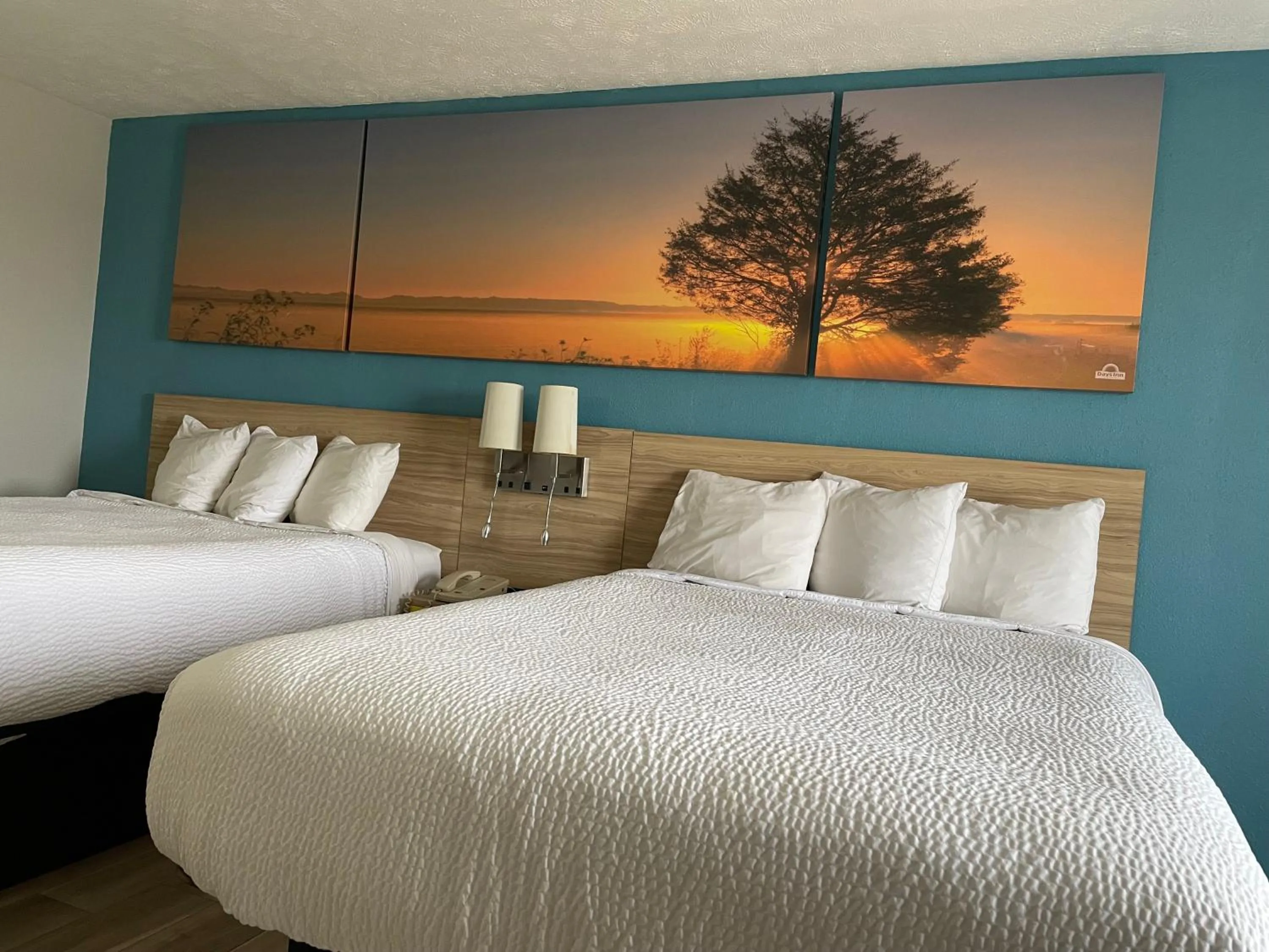 Bedroom, Bed in Days Inn by Wyndham Warrensburg