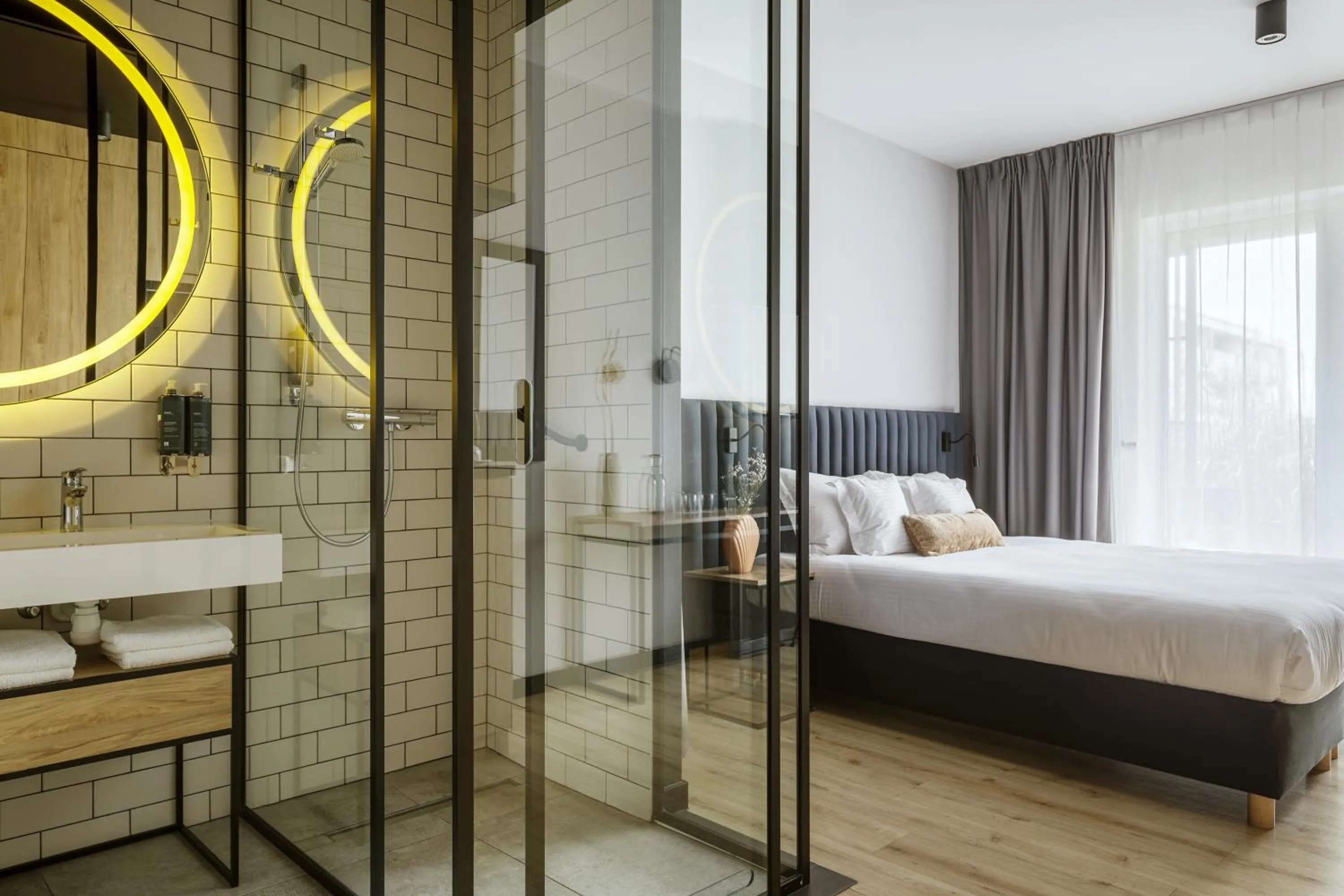 Bathroom, Bed in Hotel Saltic Resort & Spa Grzybowo