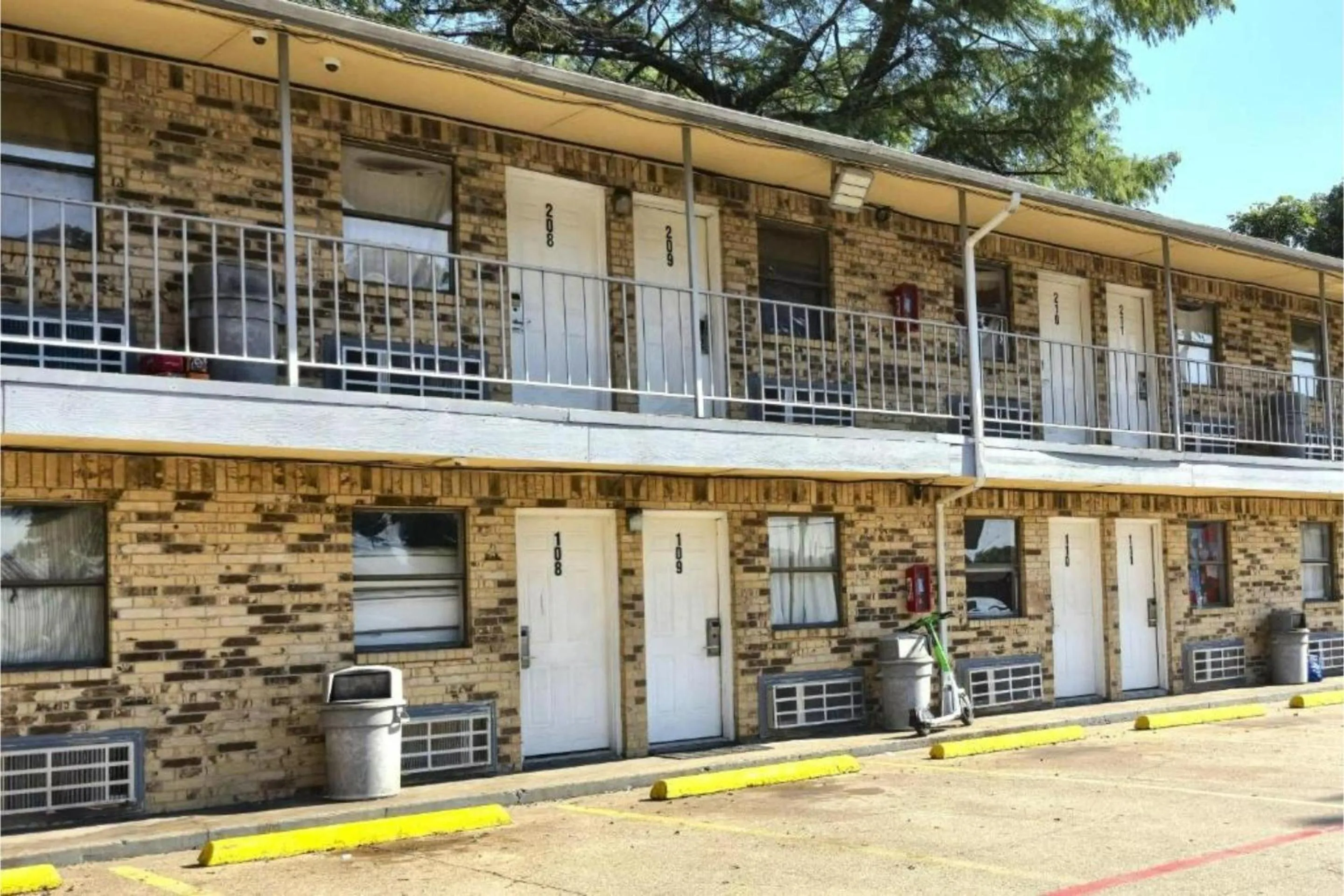 Property building in Mi Amor Inn & Suites by Hotel O Dallas Tx Hwy 352