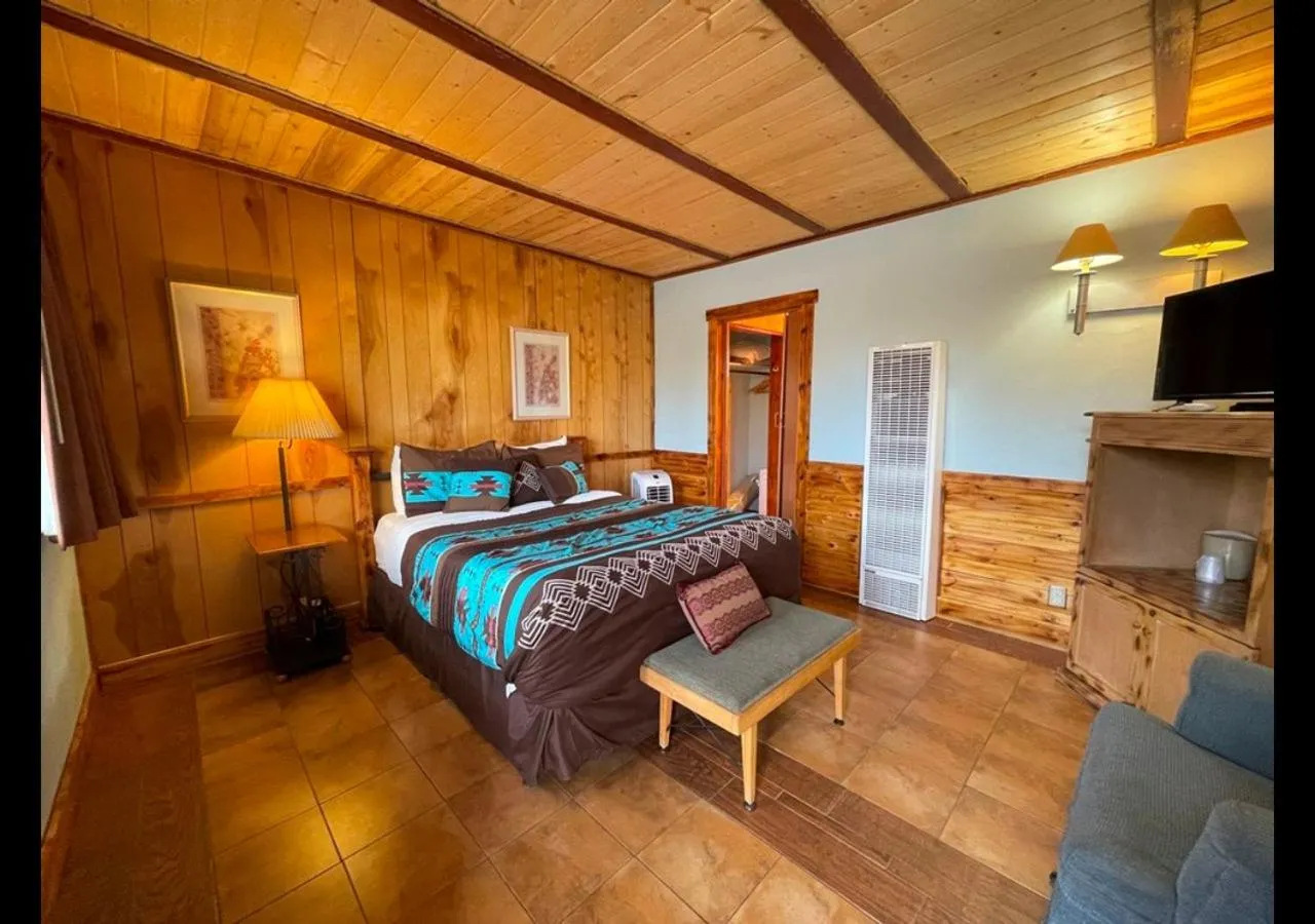 Bed in West Winds Lodge