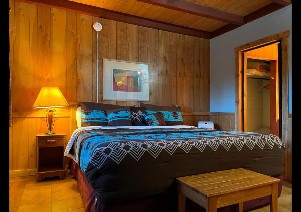 Bed in West Winds Lodge