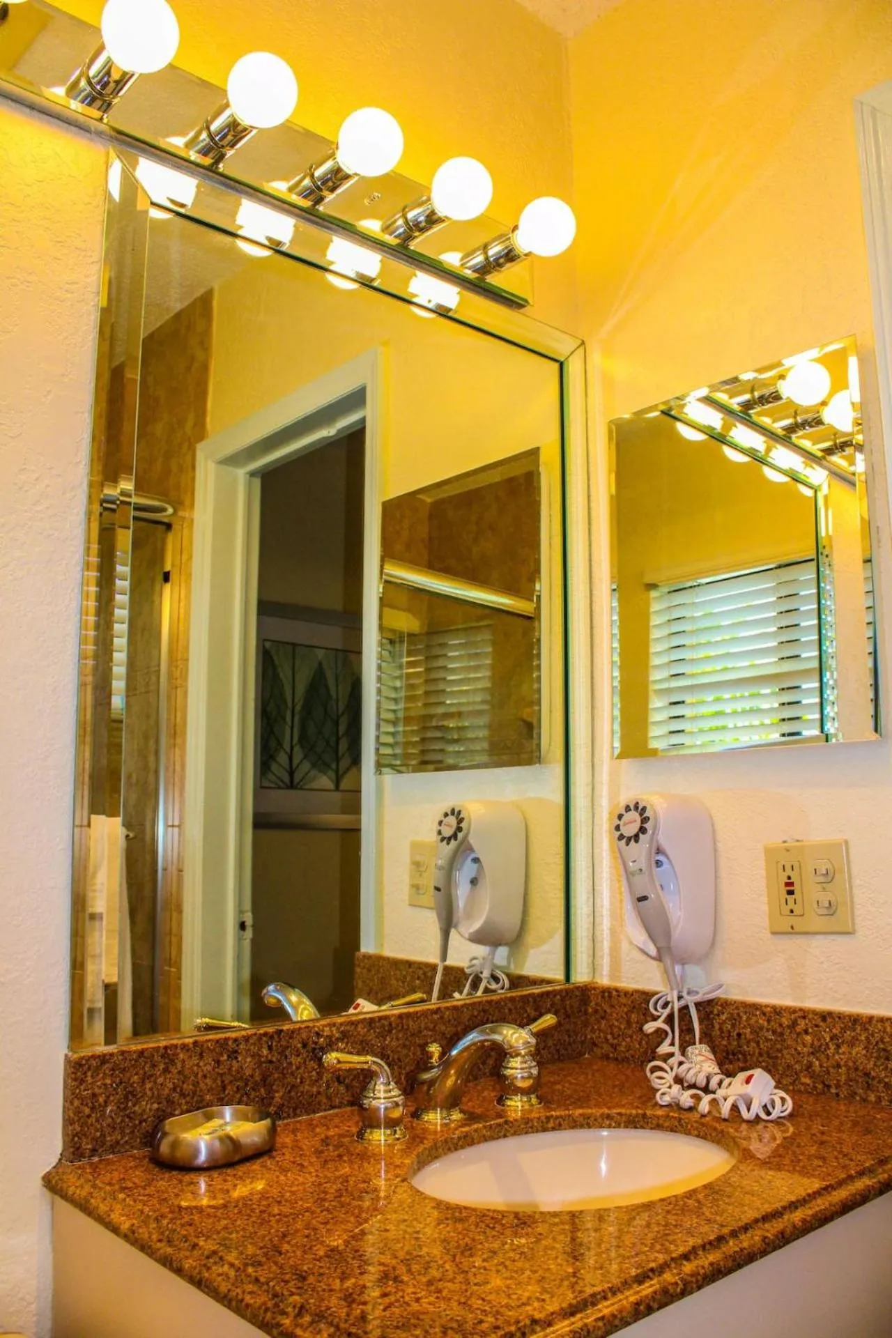 Bathroom in Hollywood Sands Resort