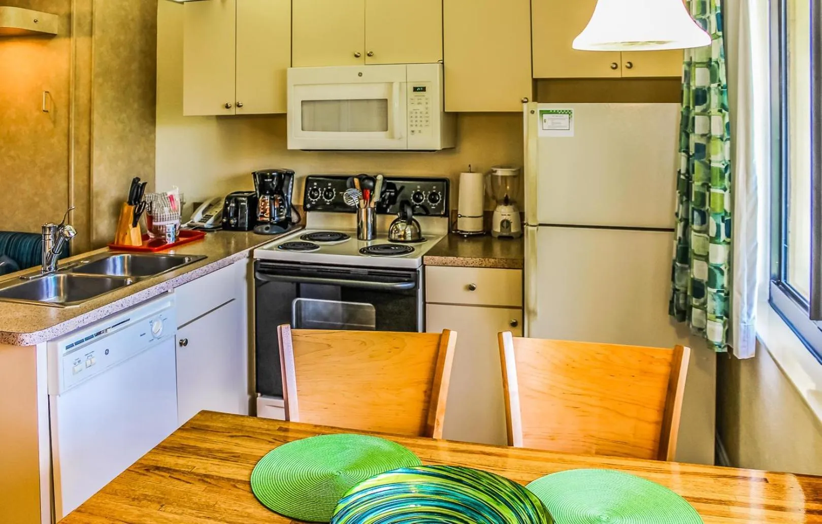 Kitchen or kitchenette in Hollywood Sands Resort