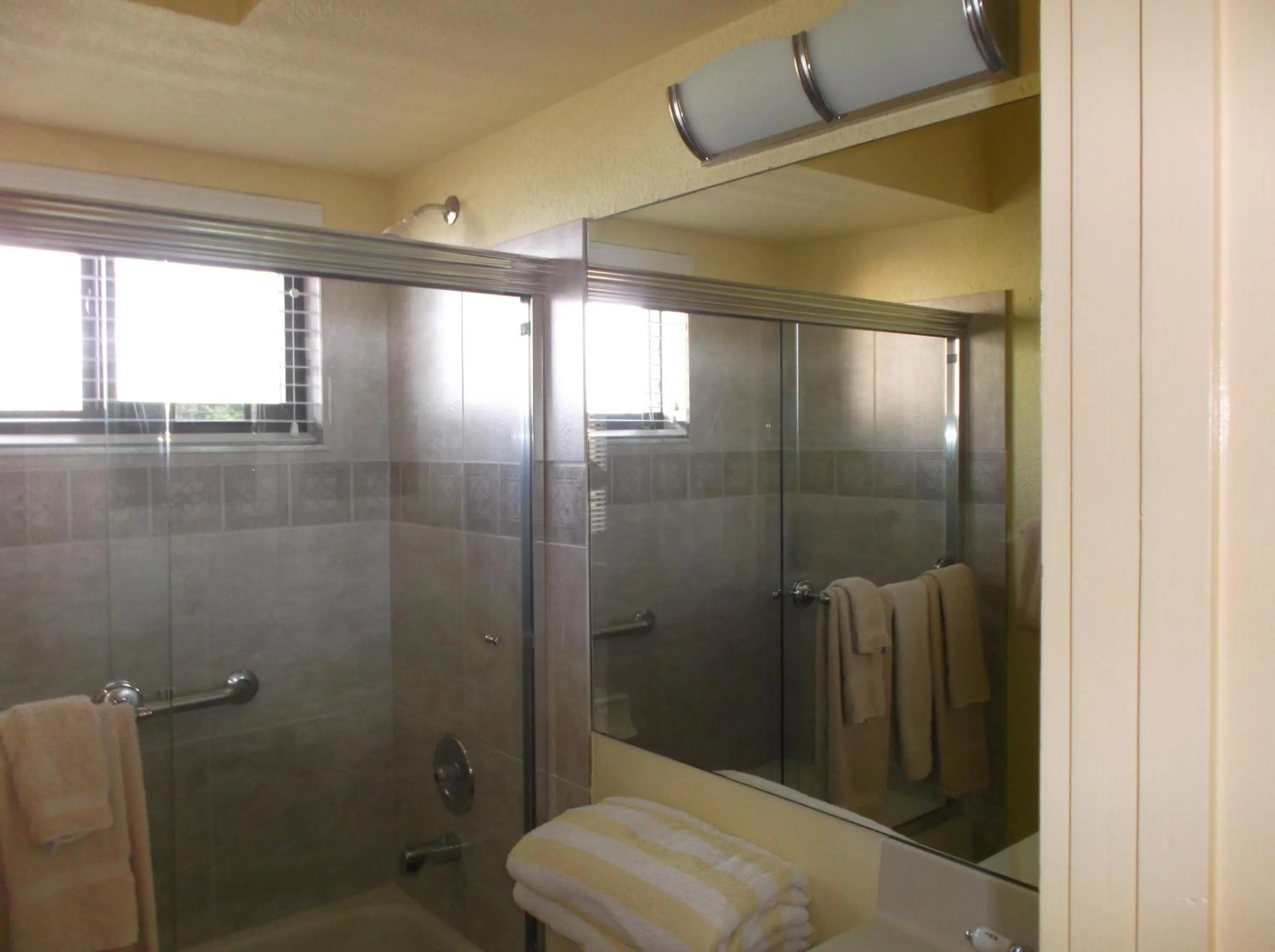 Shower in Hollywood Sands Resort