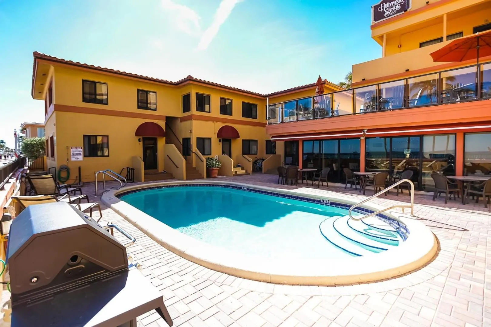 Property building in Hollywood Sands Resort