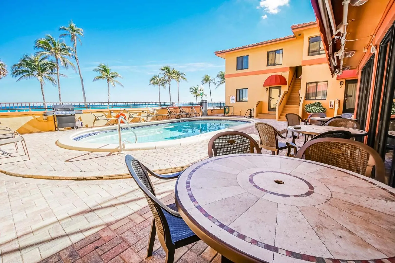 Property building in Hollywood Sands Resort