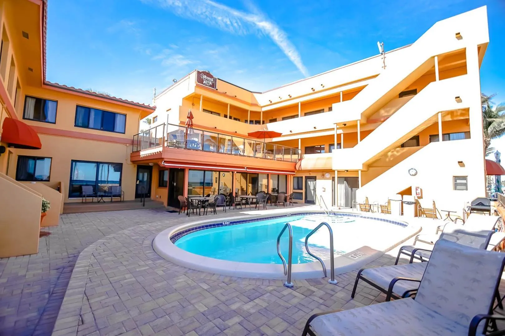 Property building in Hollywood Sands Resort