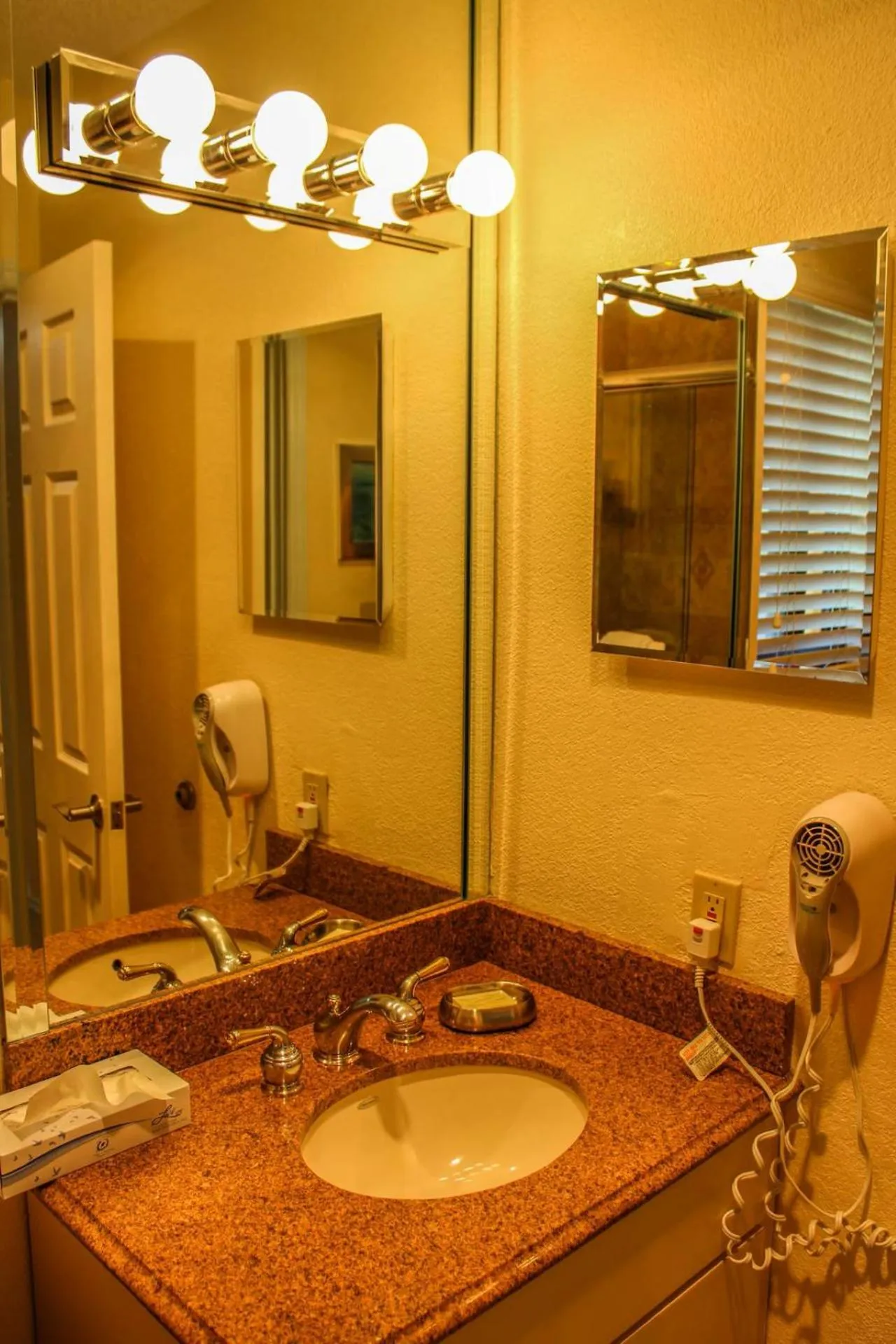 Bathroom in Hollywood Sands Resort