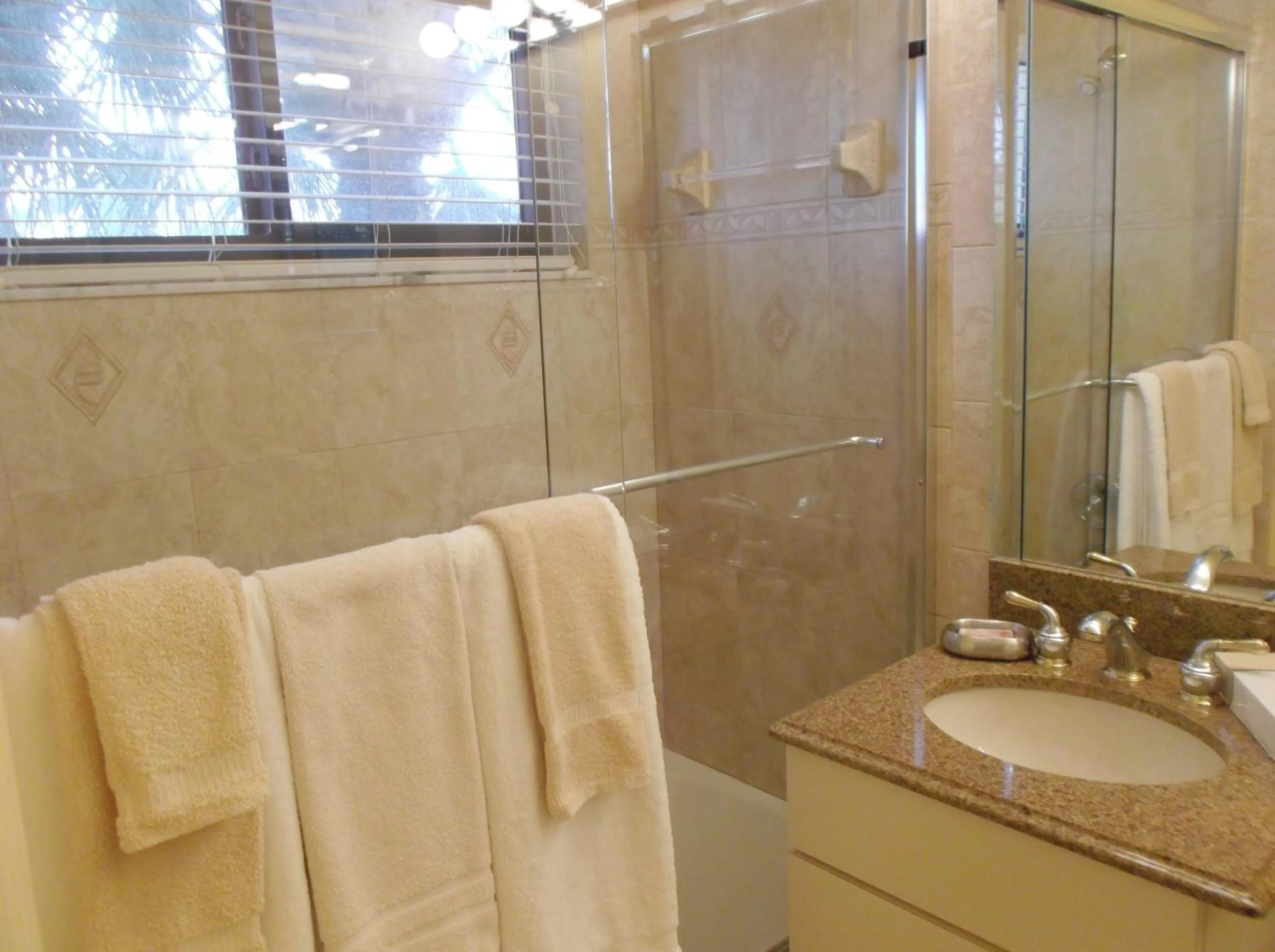 Shower in Hollywood Sands Resort