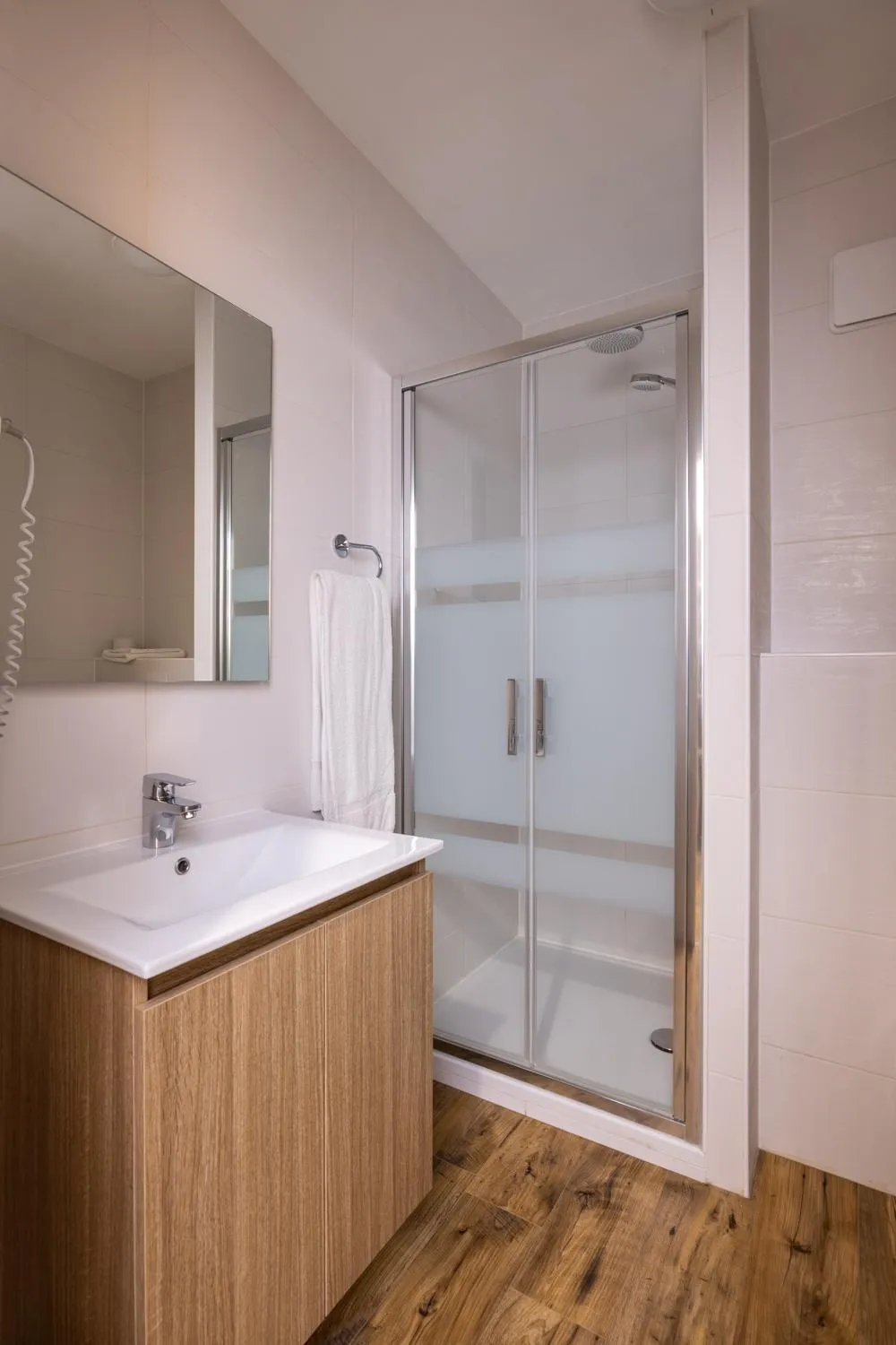 Shower in Hôtel Restaurant Le Kastelberg, The Originals Boutique