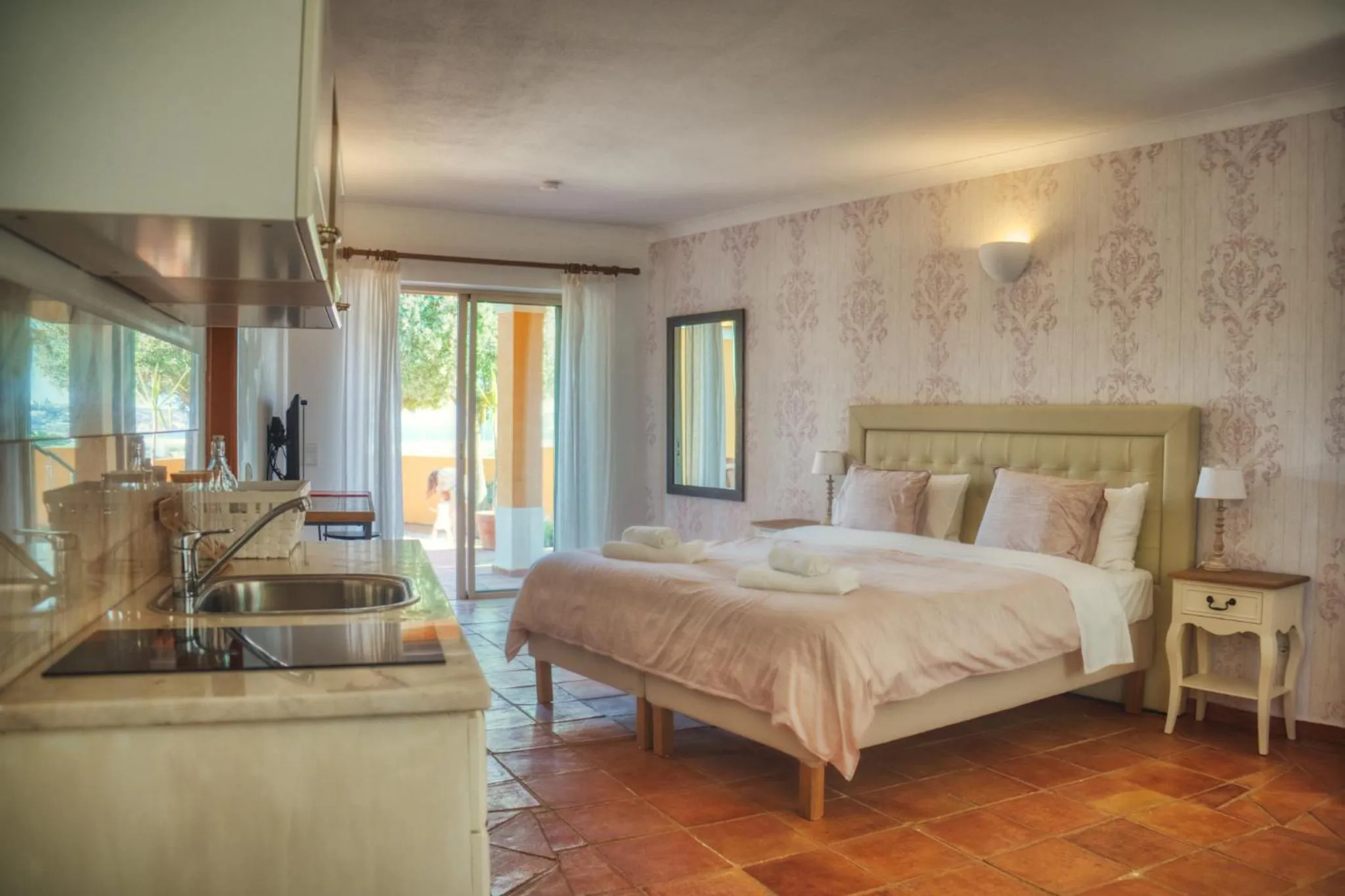 Bed in Moonshine Guest House with private studios and private cottage