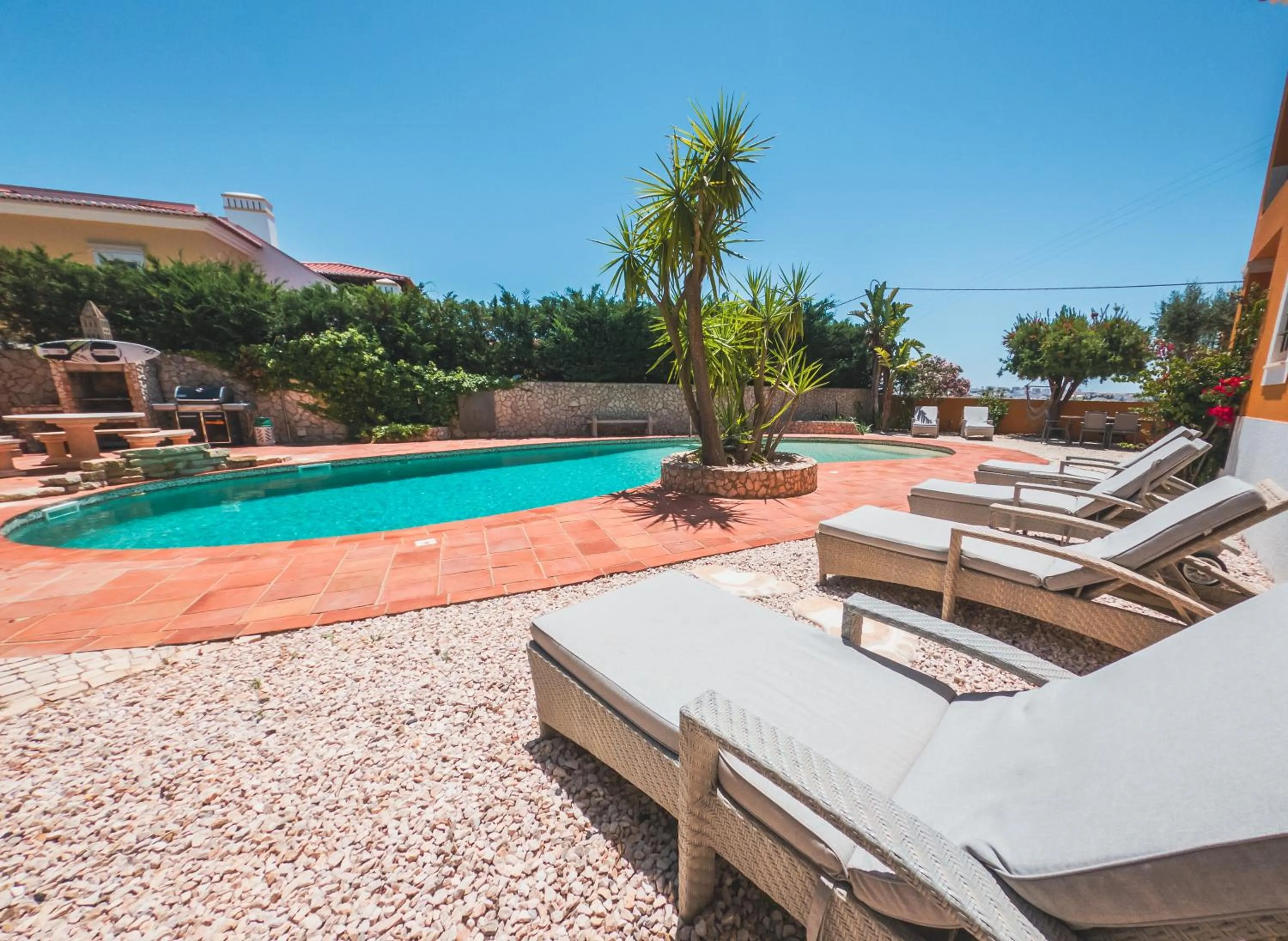 Moonshine Guest House with private studios and private cottage