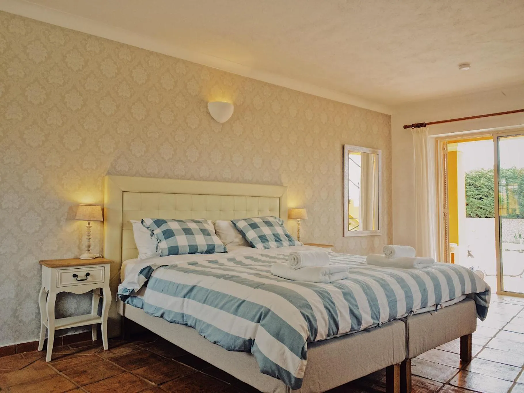 Bed in Moonshine Guest House with private studios and private cottage