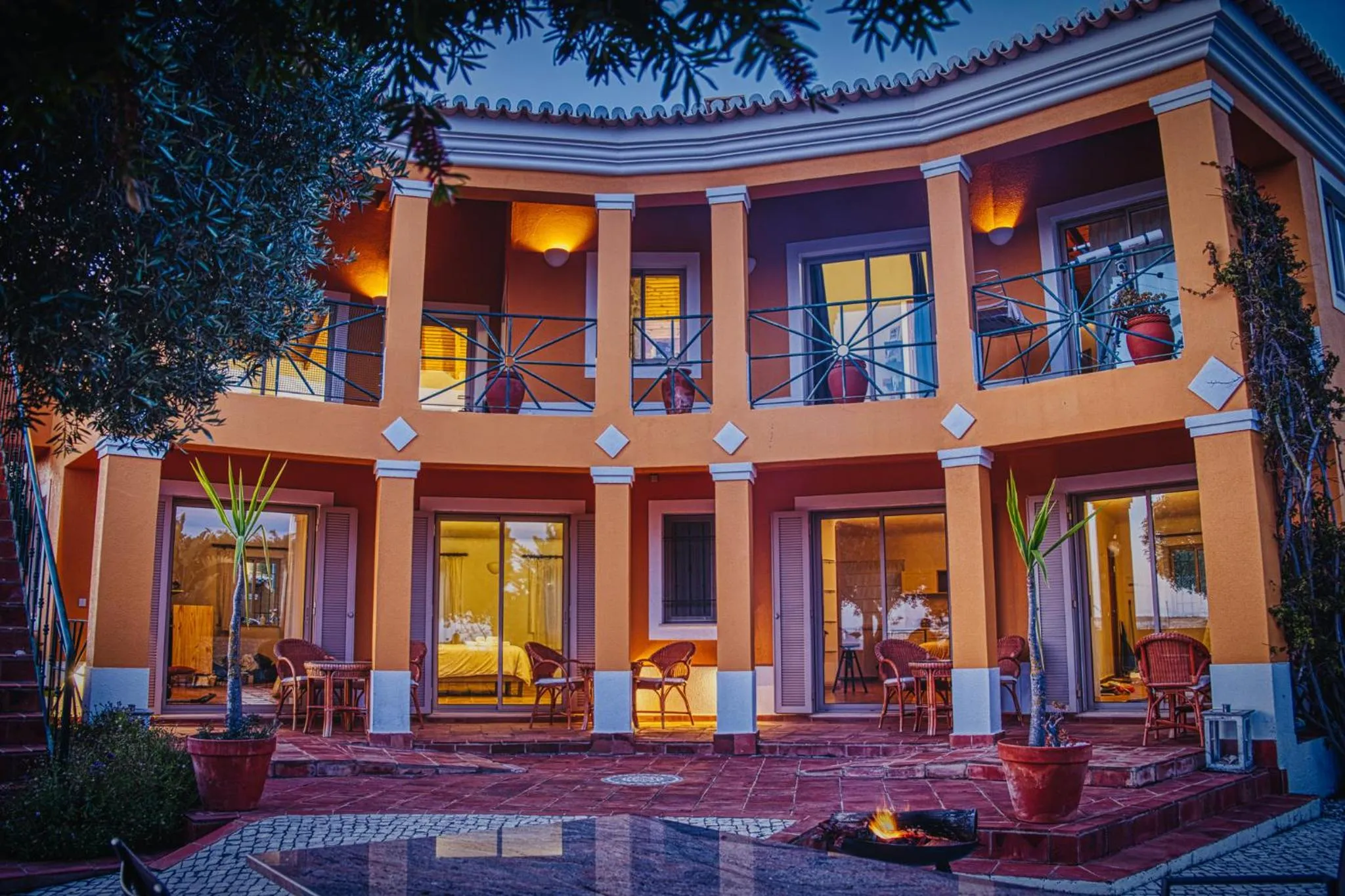 Moonshine Guest House with private studios and private cottage