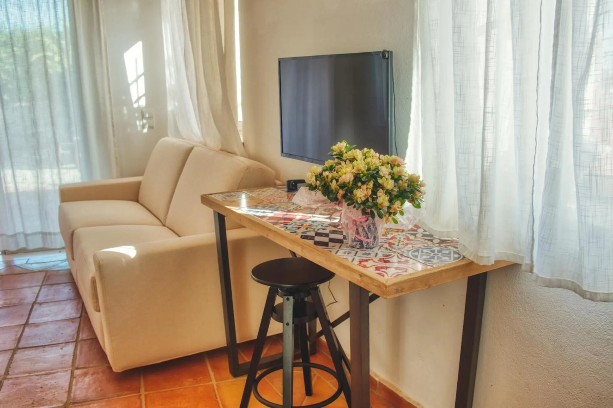 Moonshine Guest House with private studios and private cottage