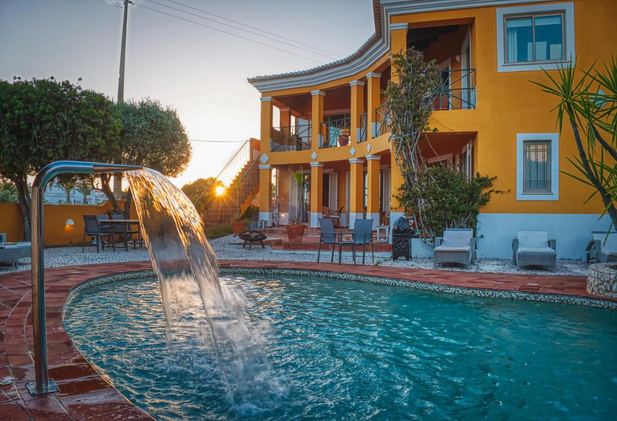 Moonshine Guest House with private studios and private cottage