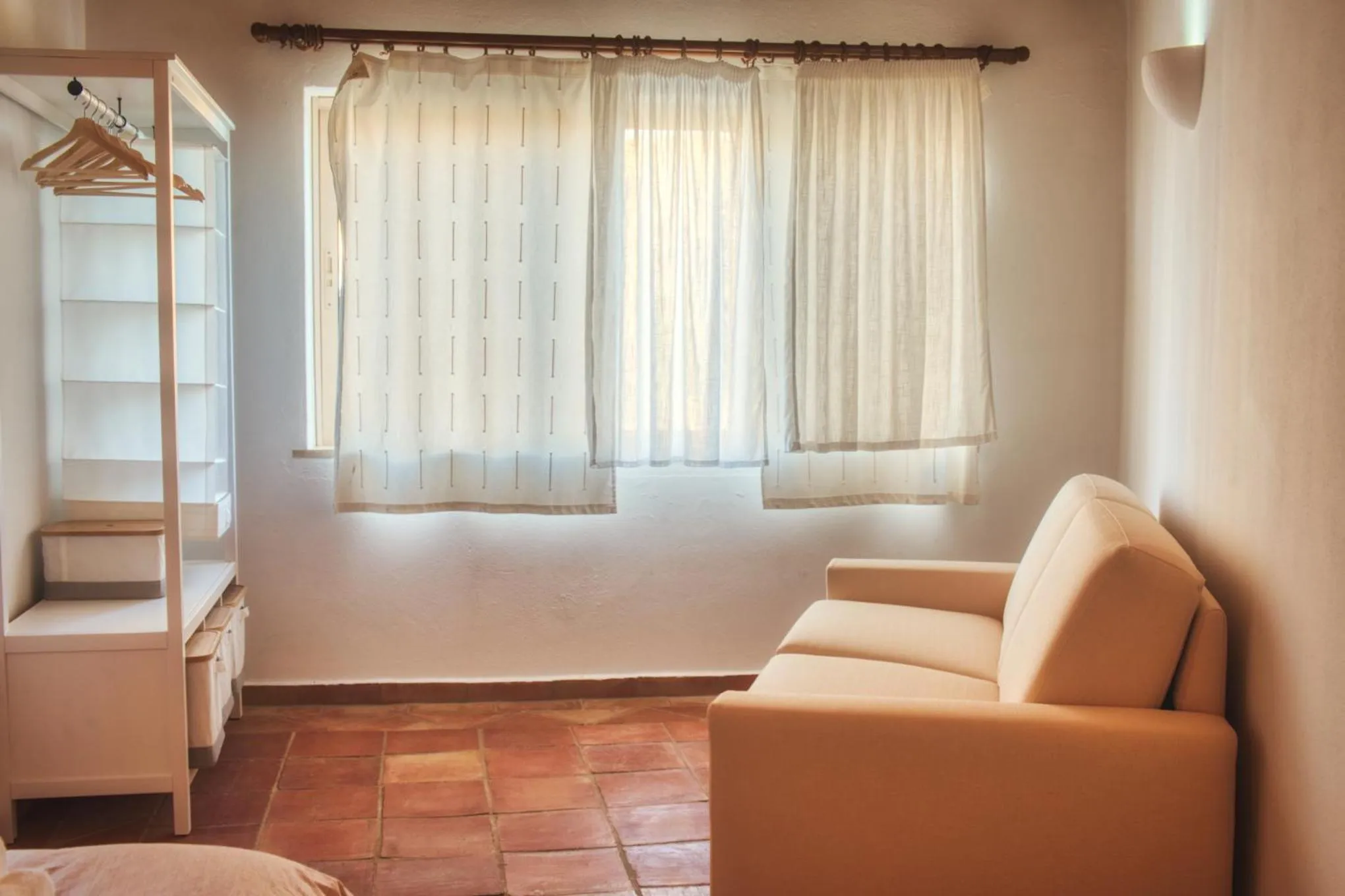 Moonshine Guest House with private studios and private cottage