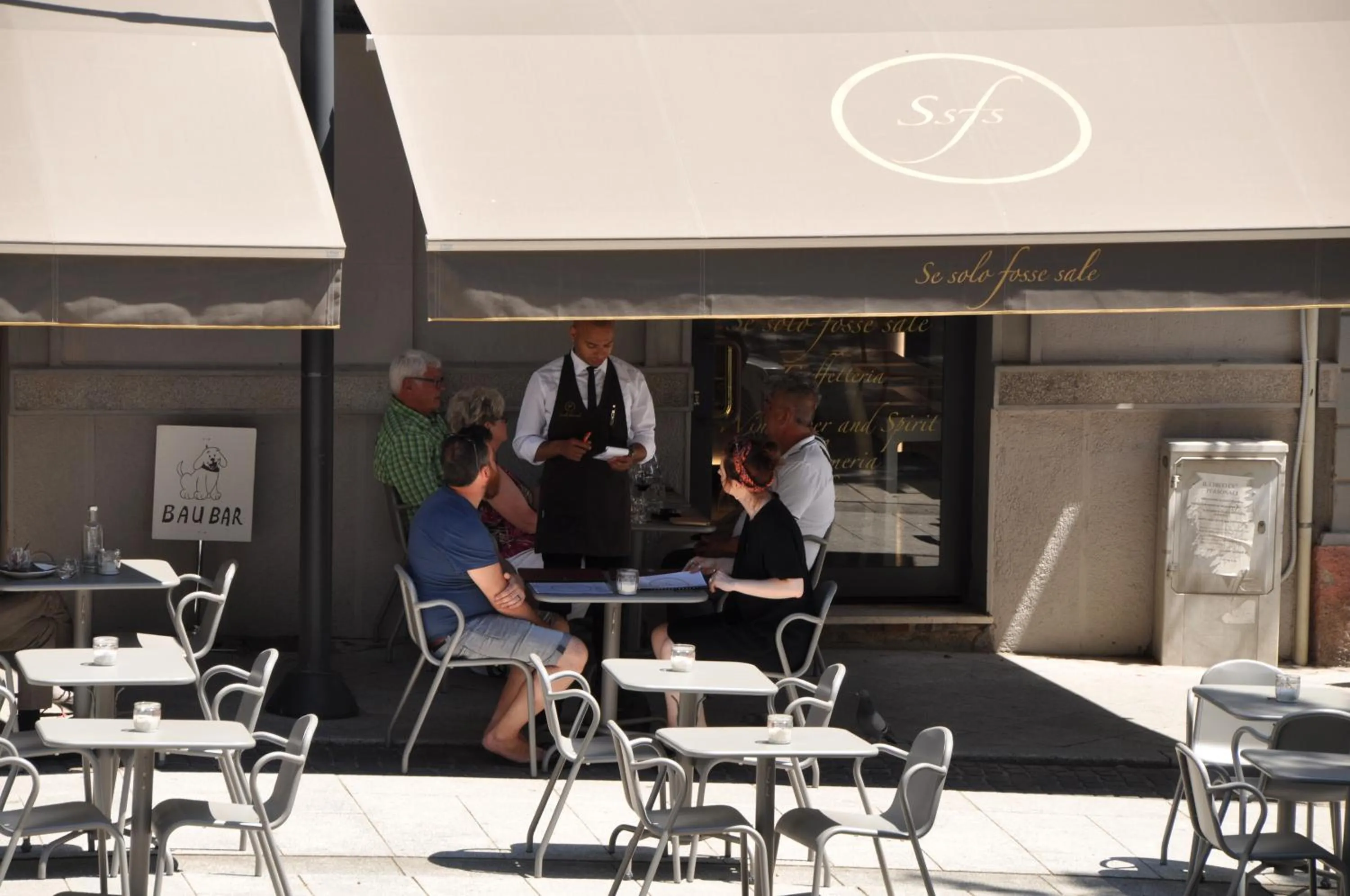 Restaurant/places to eat in EVA LUXURY ROOMS CAGLIARI