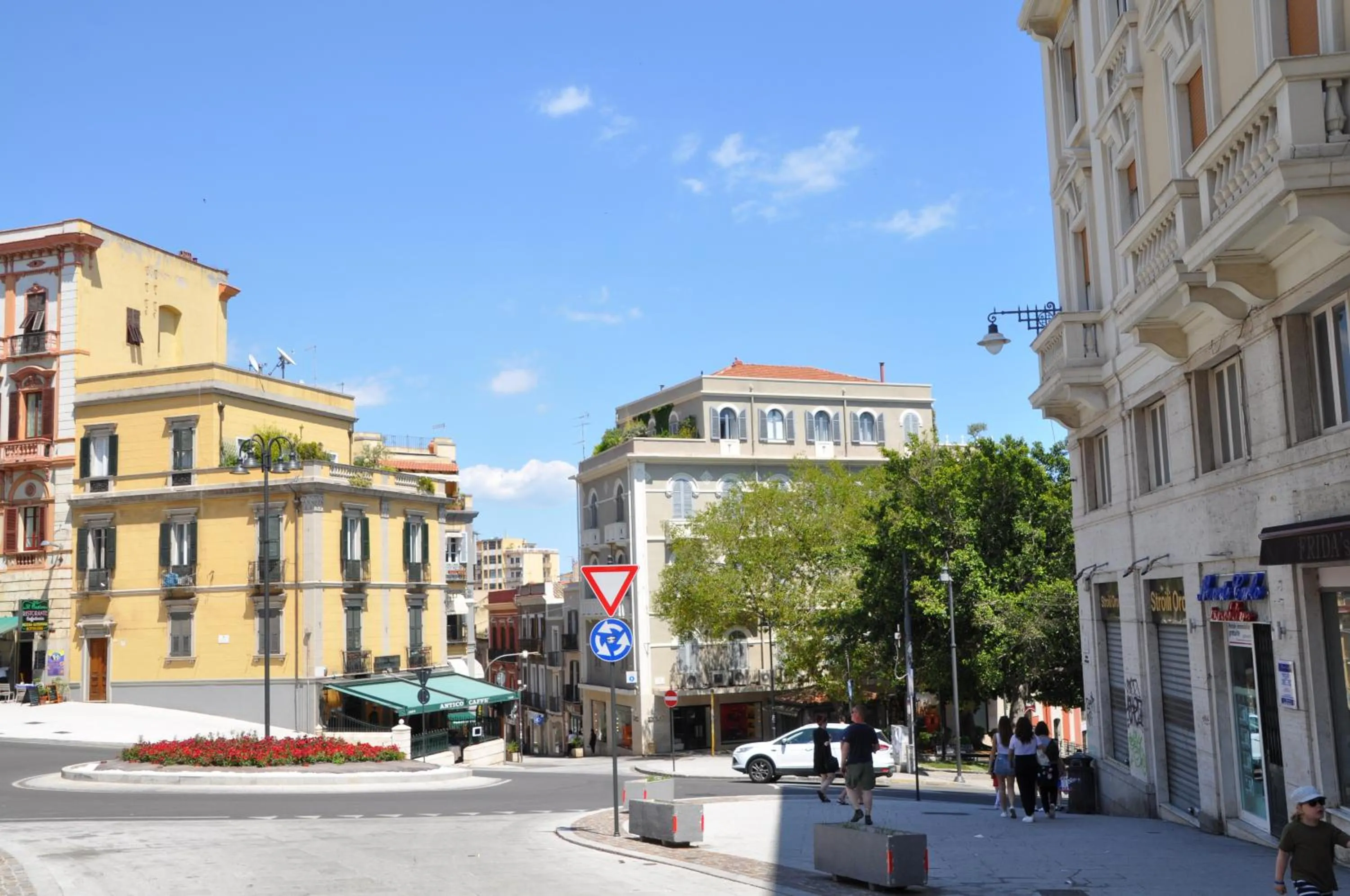 Neighbourhood in EVA LUXURY ROOMS CAGLIARI