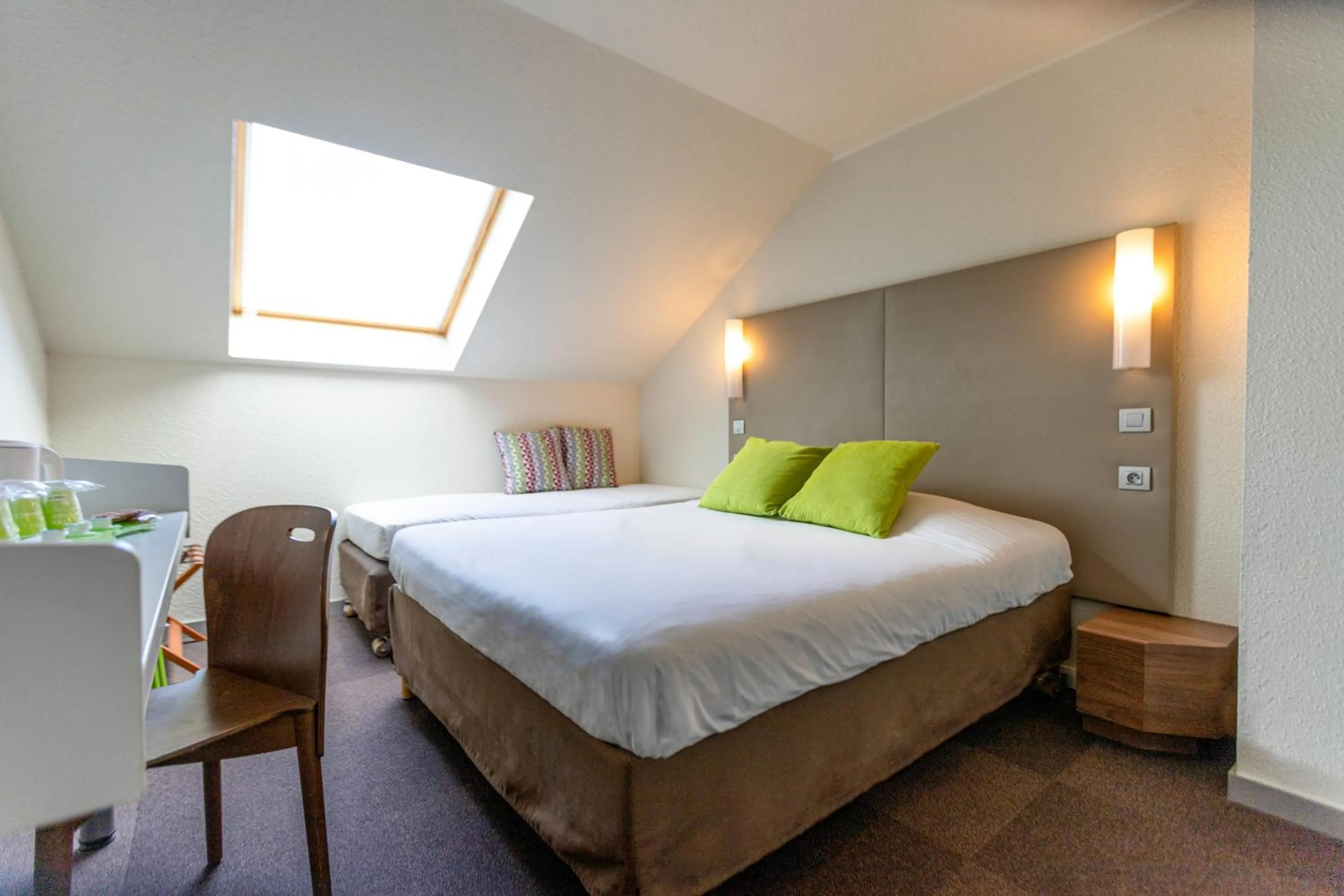 Bed in Campanile Hotel Senlis