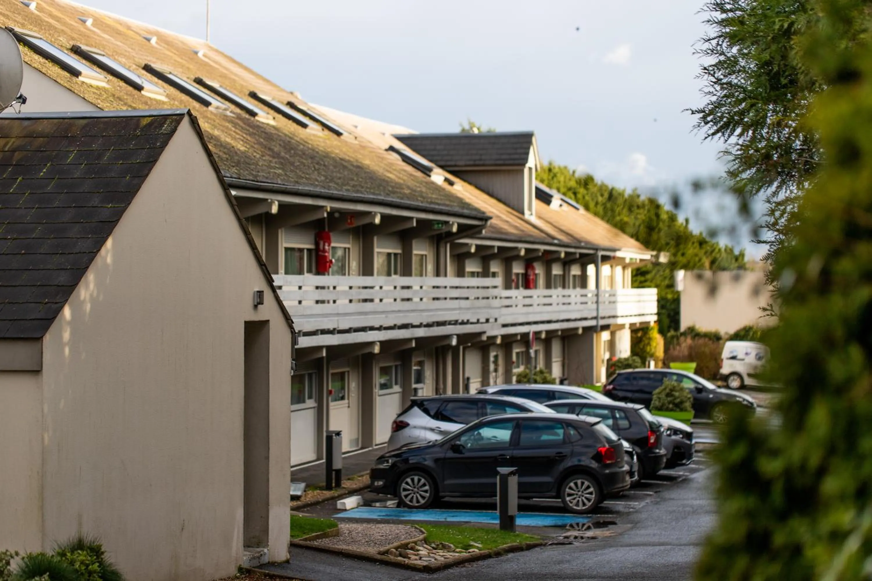 Property building in Campanile Hotel Senlis