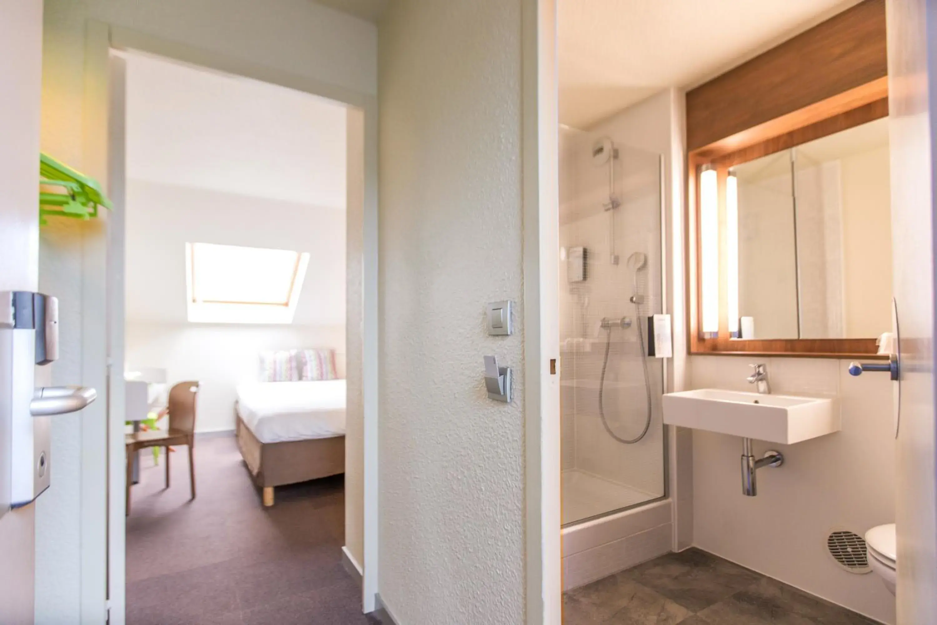 Standard Triple Room in Campanile Hotel Senlis Standard Triple Room in Campanile Hotel Senlis