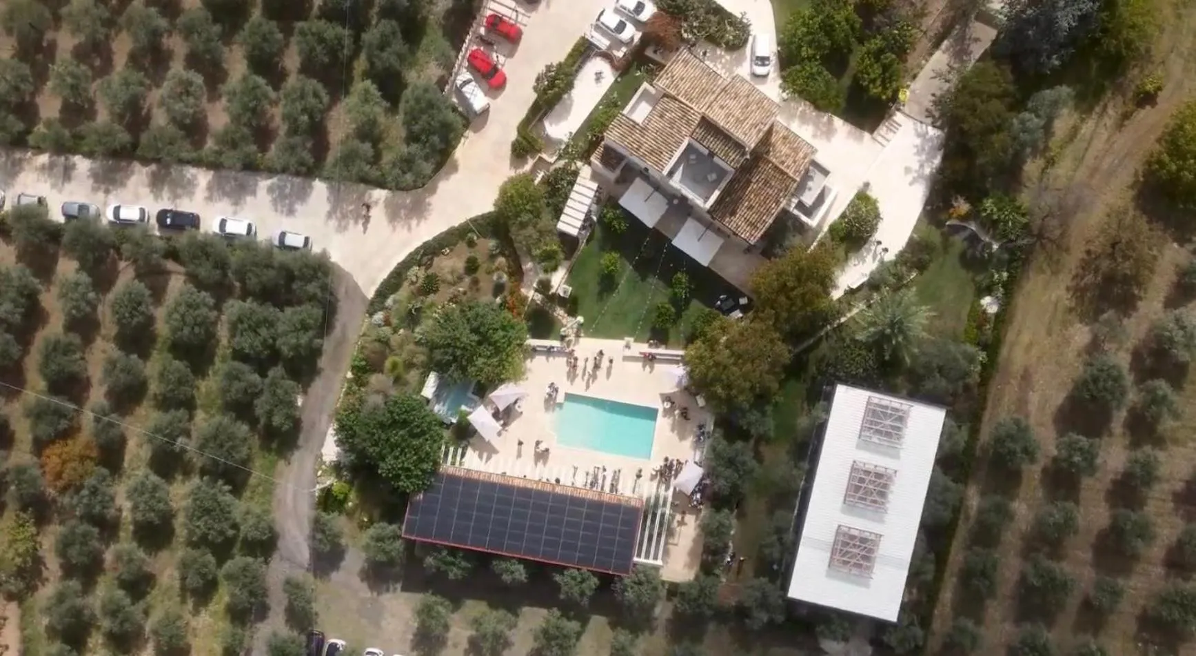 Property building in Oikos in Terre di Zaccanello