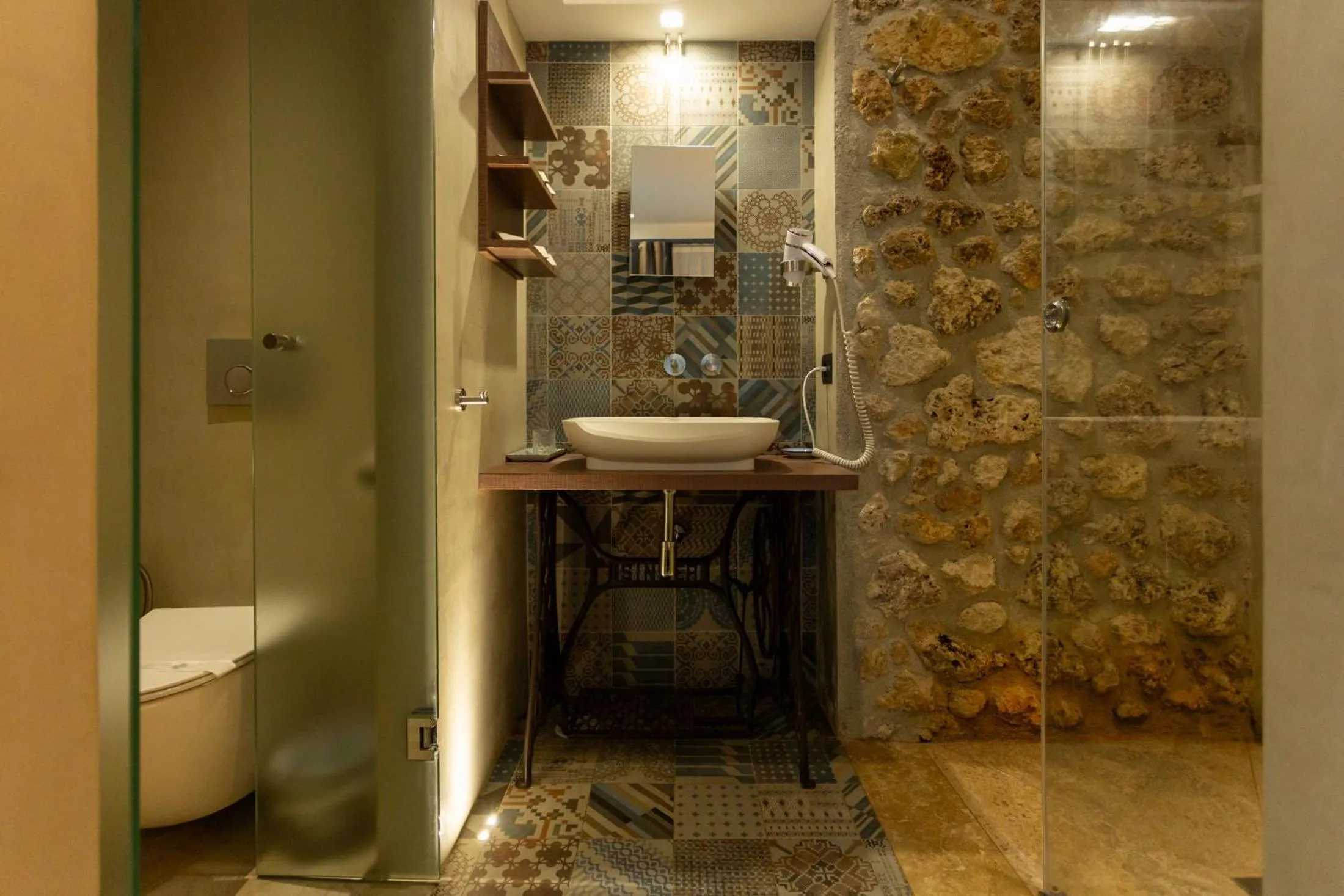 Shower in Oikos in Terre di Zaccanello