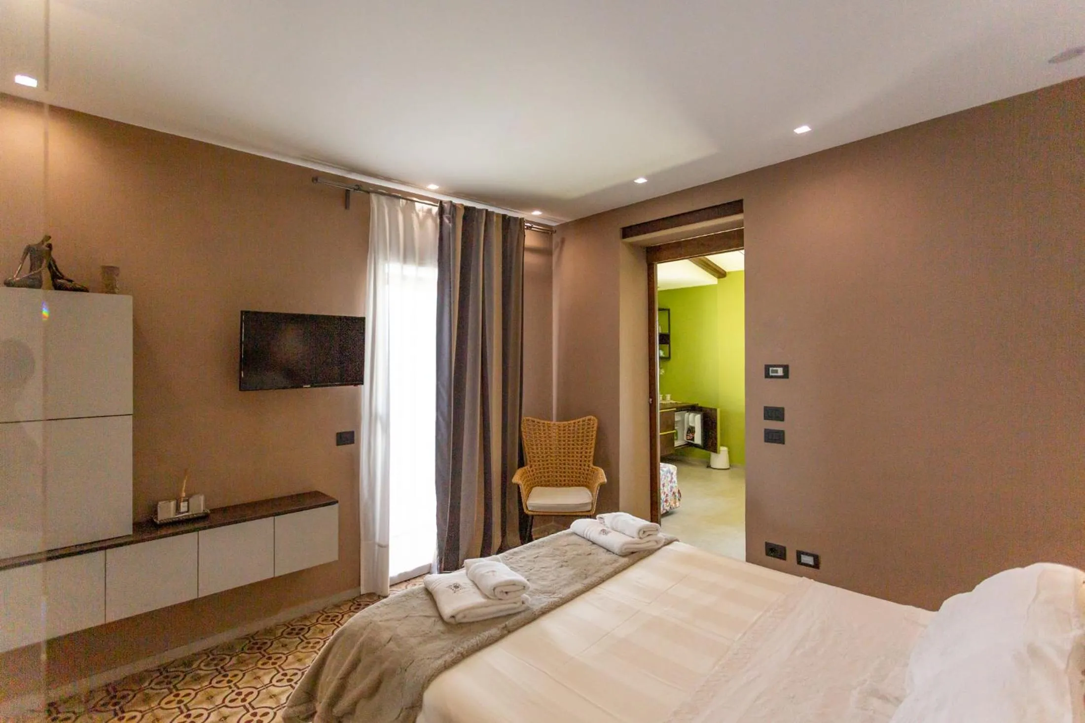 kitchen, Bed in Oikos in Terre di Zaccanello