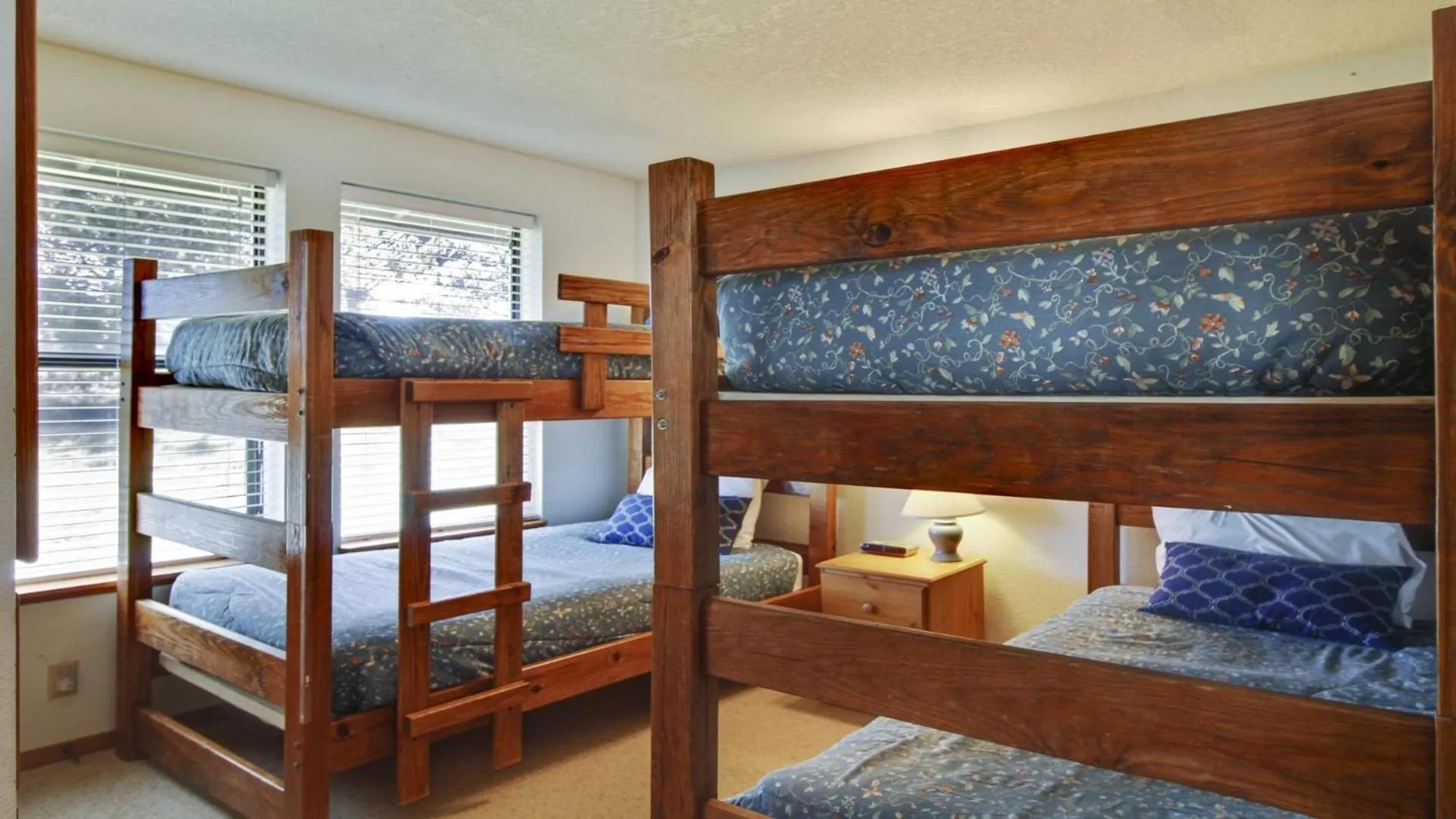 Bed in Fairway Village 32
