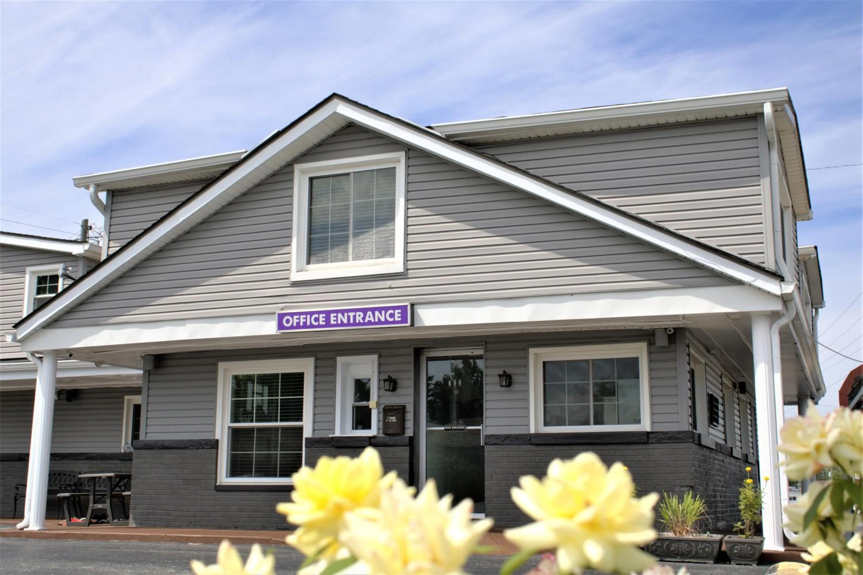 Hometowne Inn & Suites