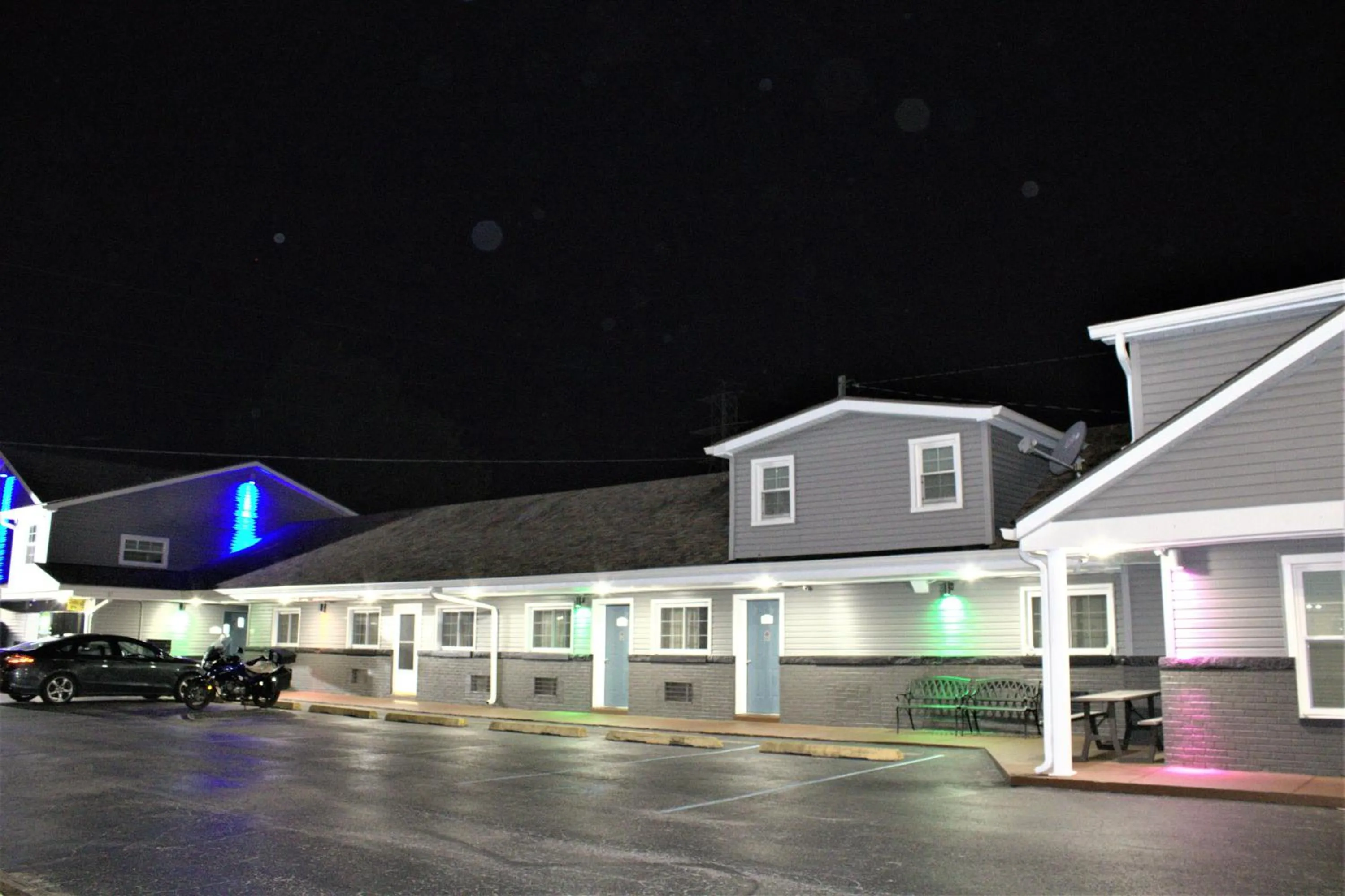 Hometowne Inn & Suites